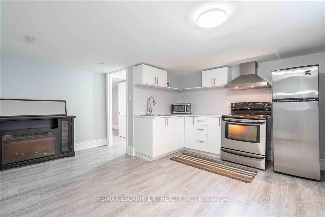 Photo 6 of Unit B, 73 West 3RD Street, Hamilton, Bonnington — HOMEH