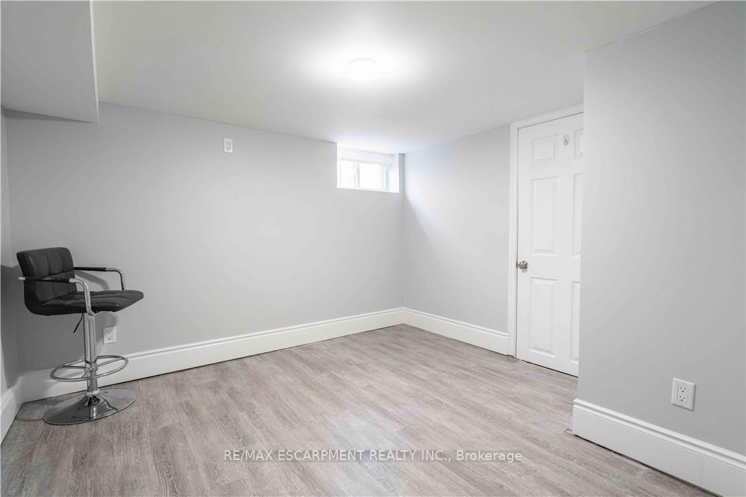 Photo 14 of Unit B, 73 West 3RD Street, Hamilton, Bonnington — HOMEH