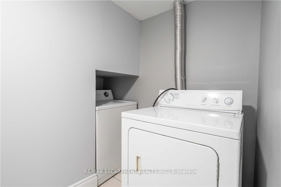 Photo 18 of Unit B, 73 West 3RD Street, Hamilton, Bonnington — HOMEH