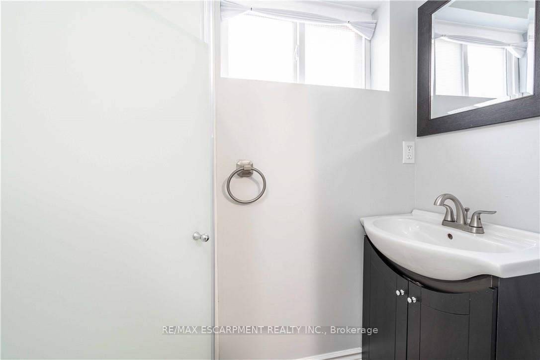Photo 20 of Unit B, 73 West 3RD Street, Hamilton, Bonnington — HOMEH