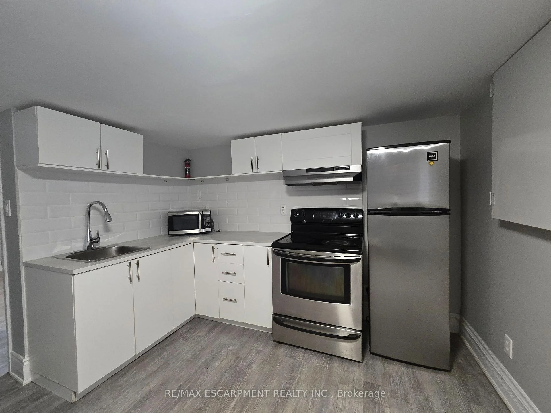Photo 5 of Unit B, 73 West 3RD Street, Hamilton, Bonnington — HOMEH