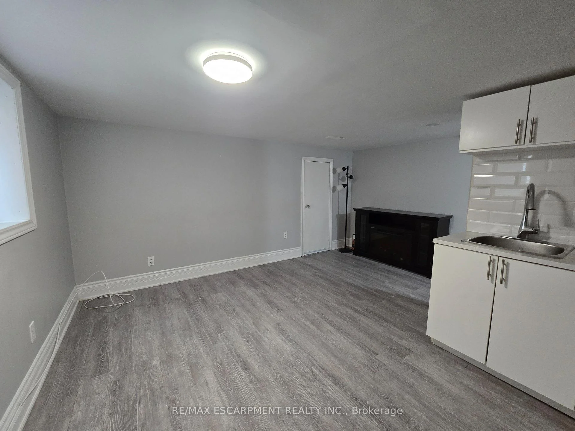 Photo 7 of Unit B, 73 West 3RD Street, Hamilton, Bonnington — HOMEH