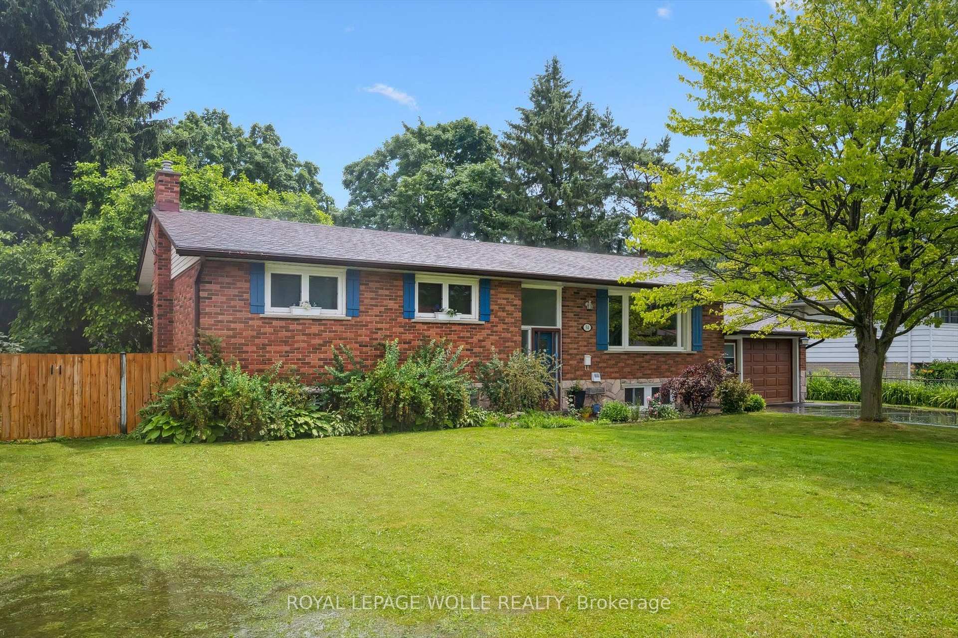 Photo 3 of Unit Unit B, 54 Schweitzer Street, Kitchener, Bridgeport — HOMEH