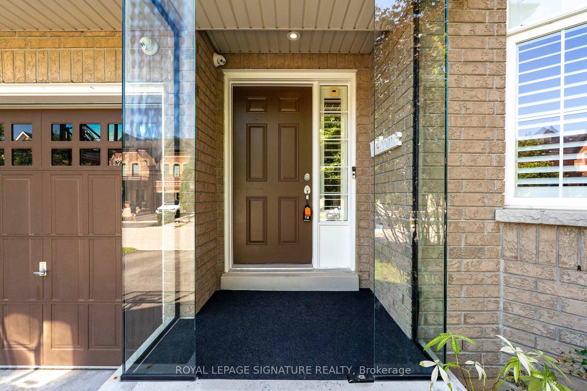 Photo 3 of 22 Northcastle Crescent, Whitby, Brooklin — HOMEH