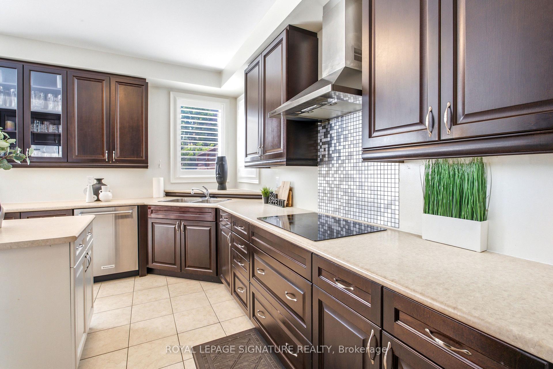 Photo 14 of 22 Northcastle Crescent, Whitby, Brooklin — HOMEH