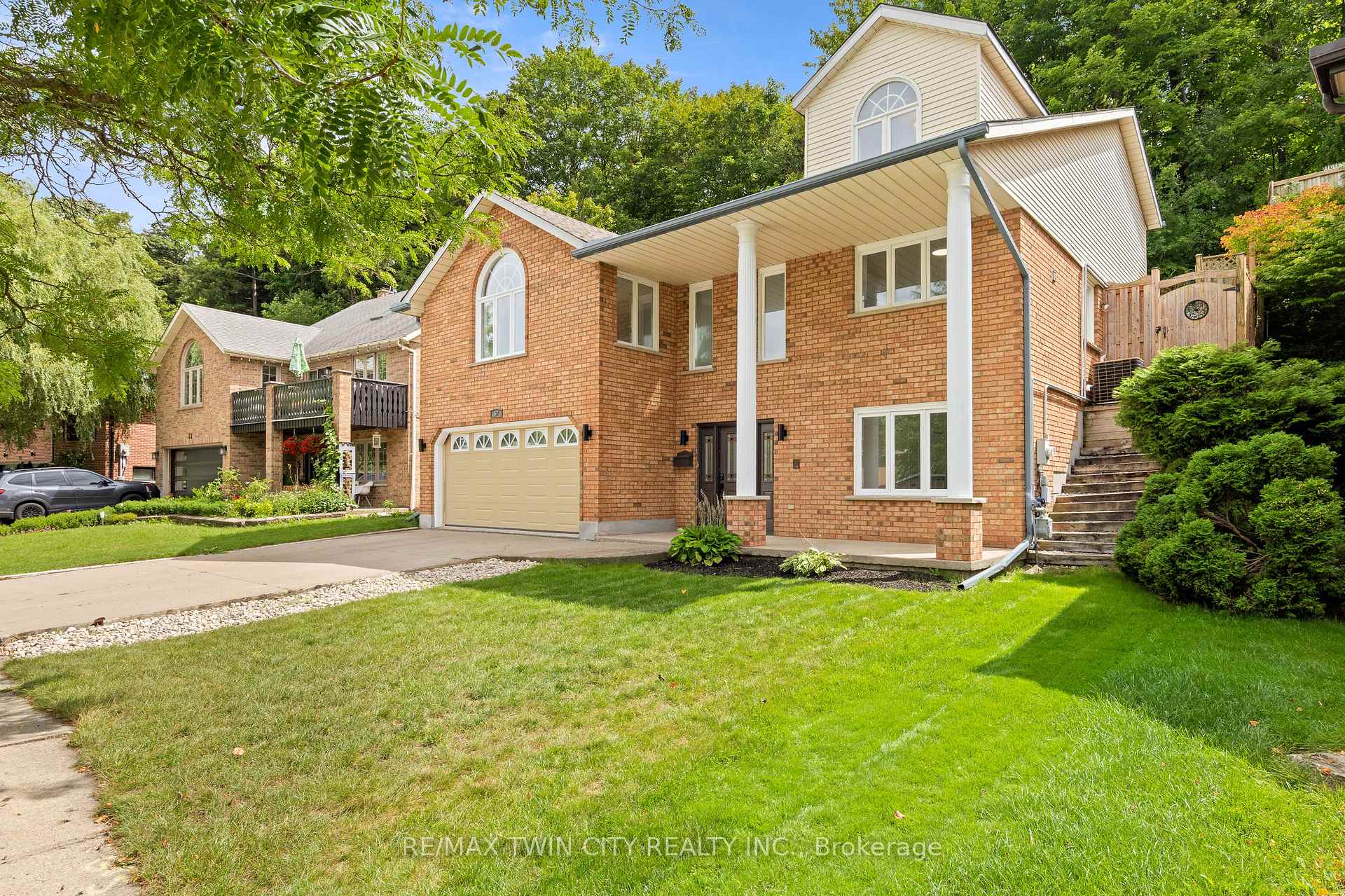 Photo 2 of 57 Yellow Birch Drive, Kitchener, Forest Heights — HOMEH