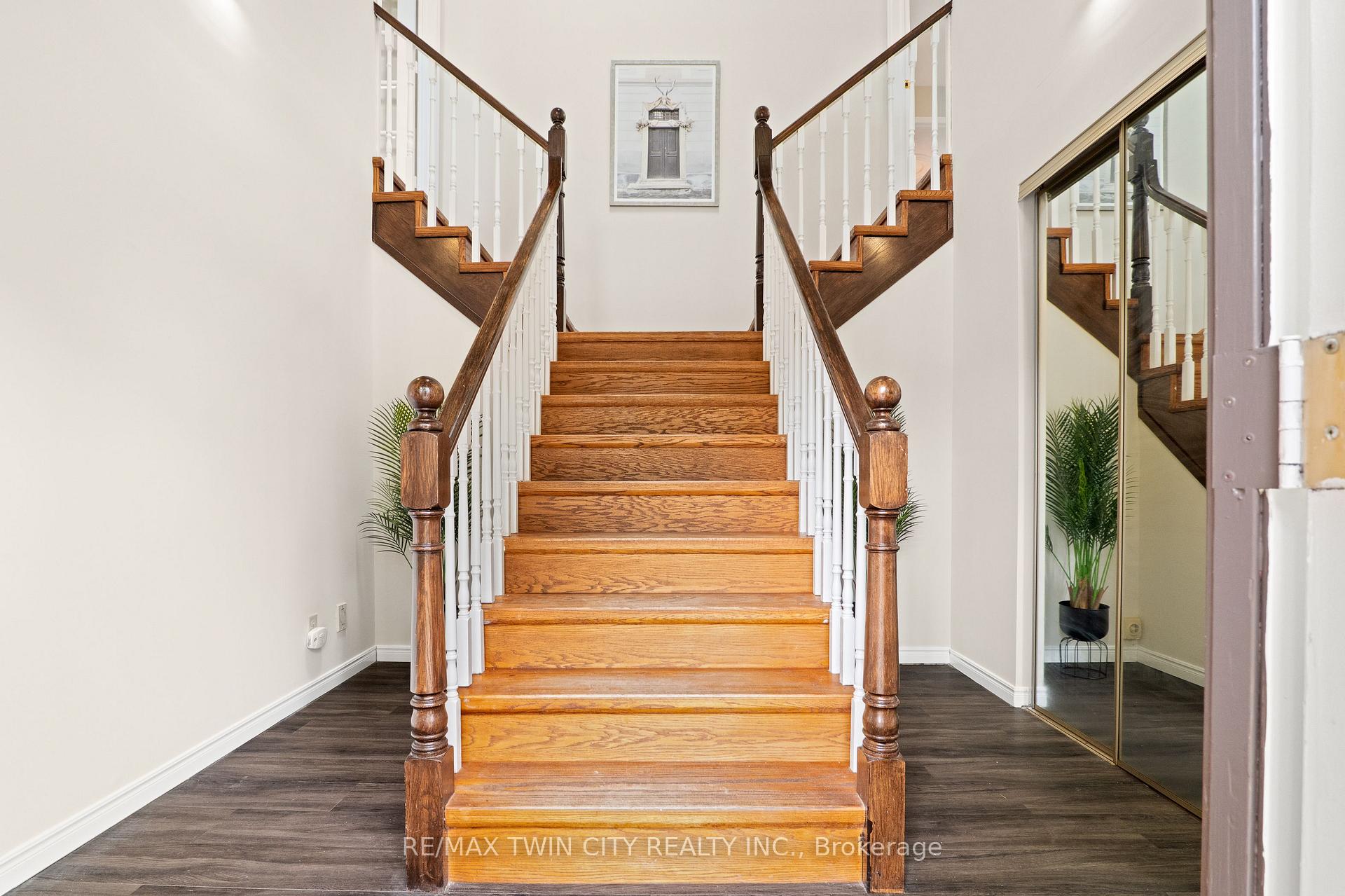 Photo 5 of 57 Yellow Birch Drive, Kitchener, Forest Heights — HOMEH