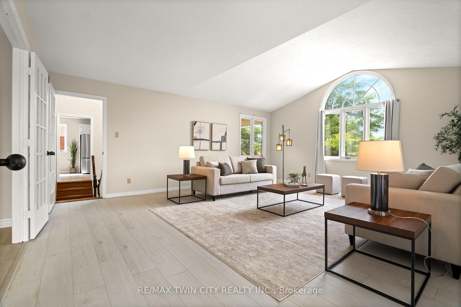 Photo 8 of 57 Yellow Birch Drive, Kitchener, Forest Heights — HOMEH