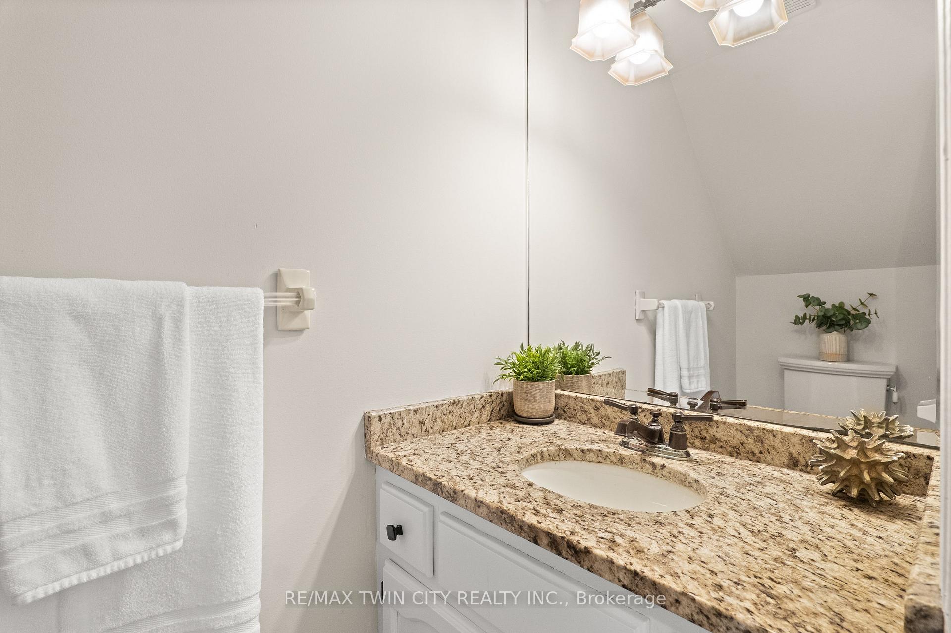 Photo 16 of 57 Yellow Birch Drive, Kitchener, Forest Heights — HOMEH