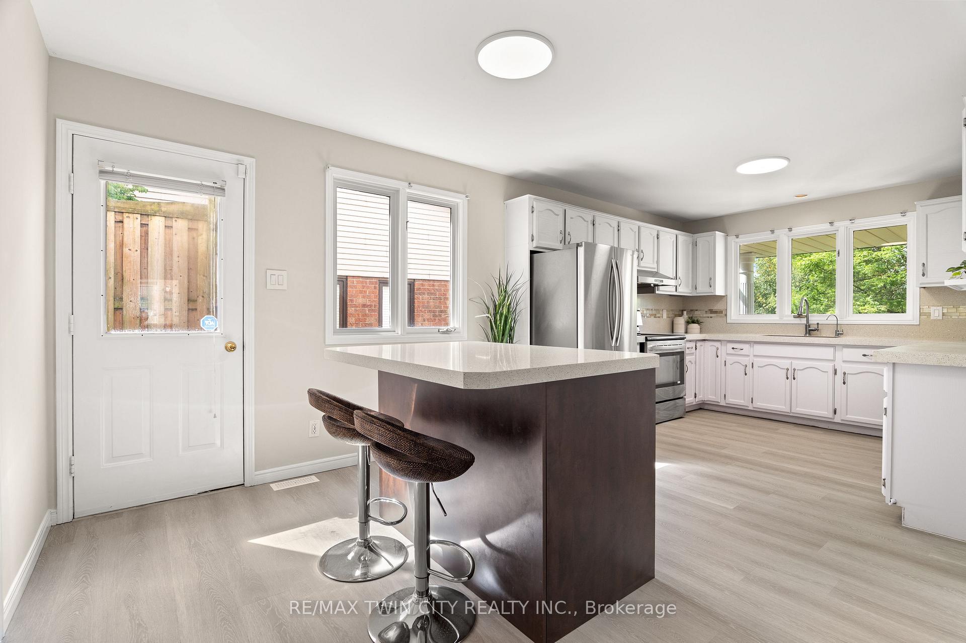 Photo 22 of 57 Yellow Birch Drive, Kitchener, Forest Heights — HOMEH