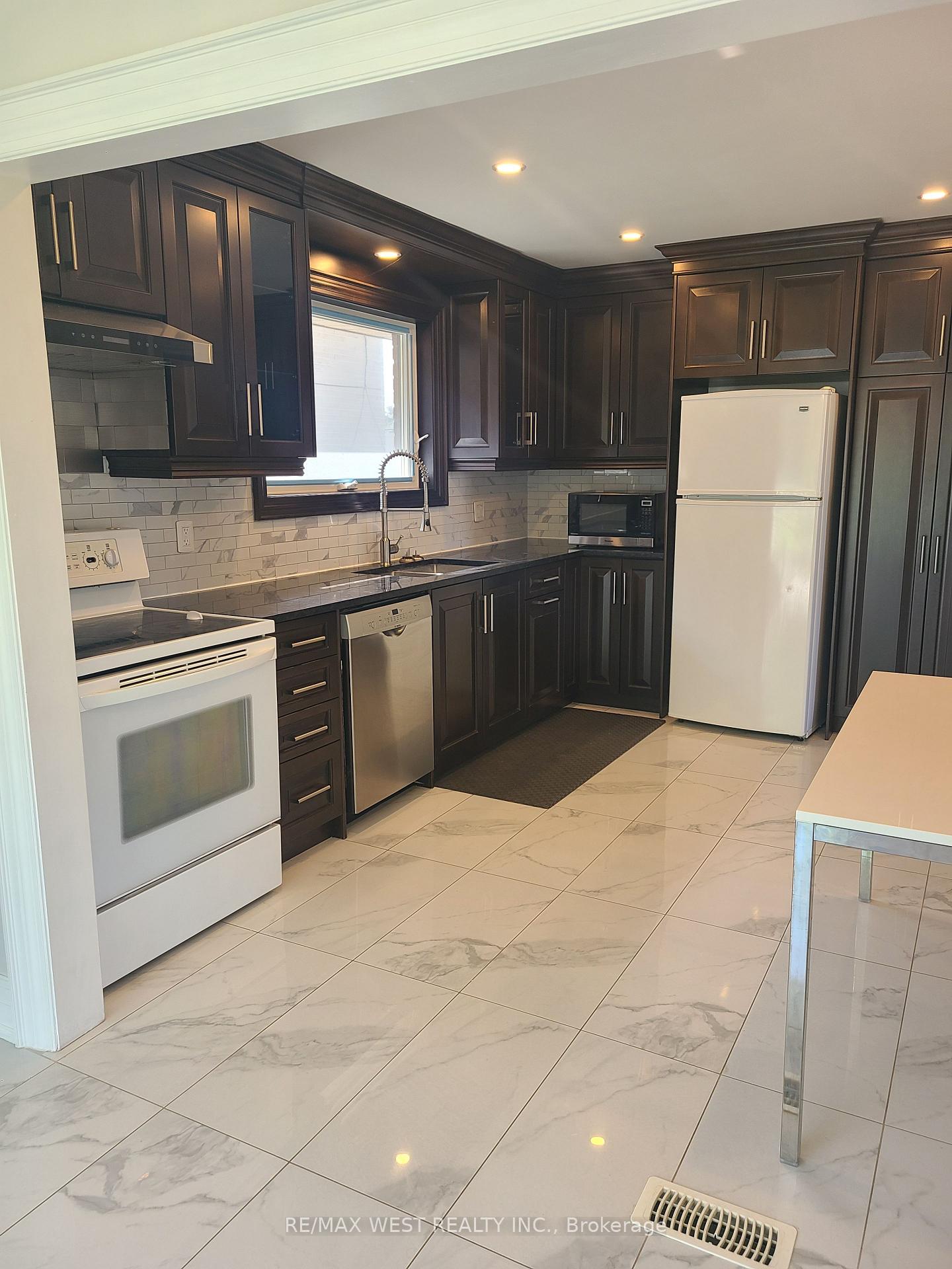 Photo 3 of 43 Playfair Avenue, North York, Yorkdale-Glen Park — HOMEH