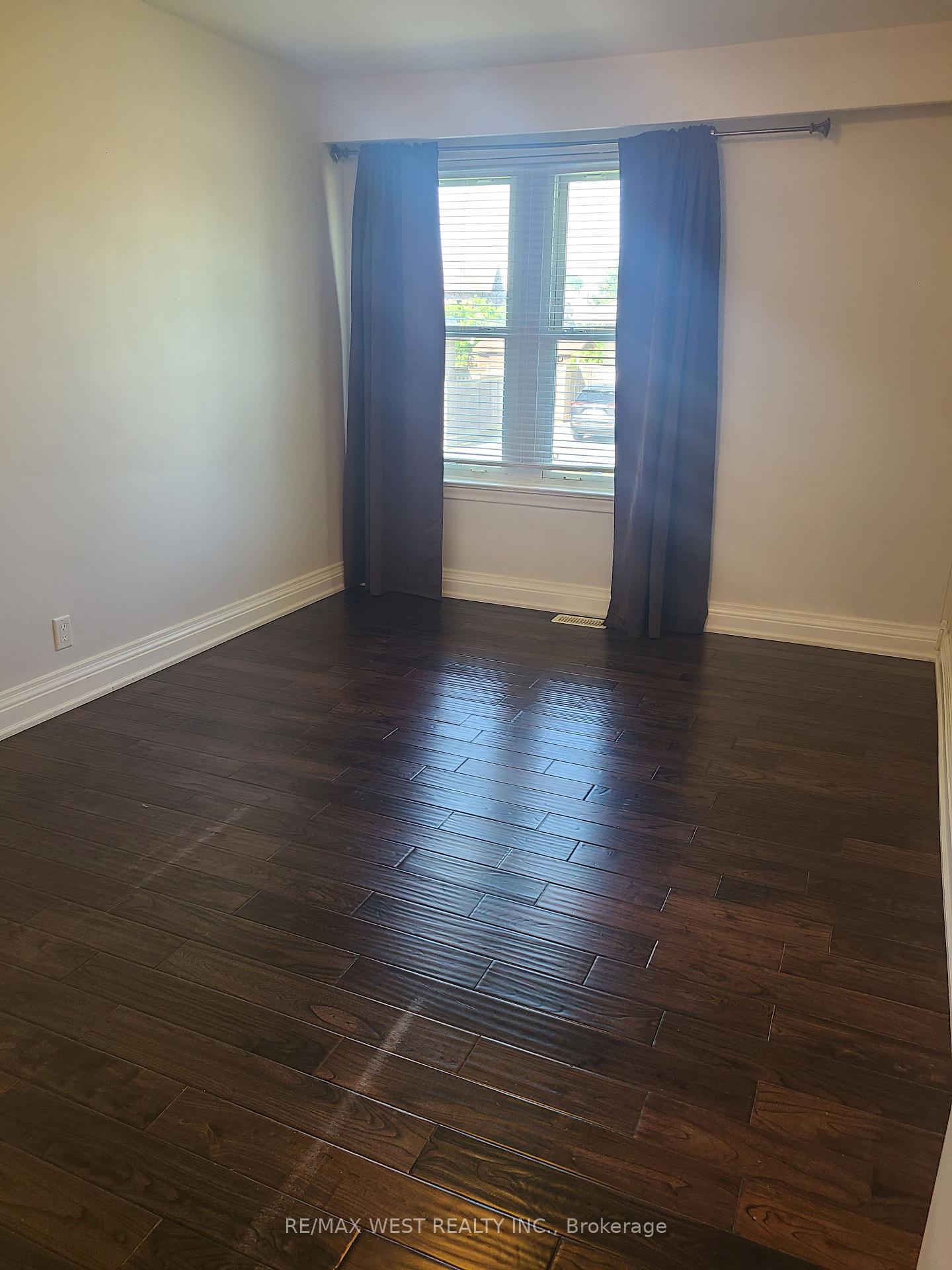 Photo 10 of 43 Playfair Avenue, North York, Yorkdale-Glen Park — HOMEH