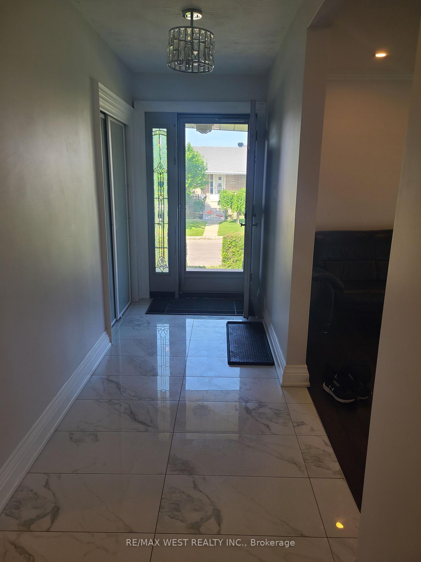 Photo 11 of 43 Playfair Avenue, North York, Yorkdale-Glen Park — HOMEH