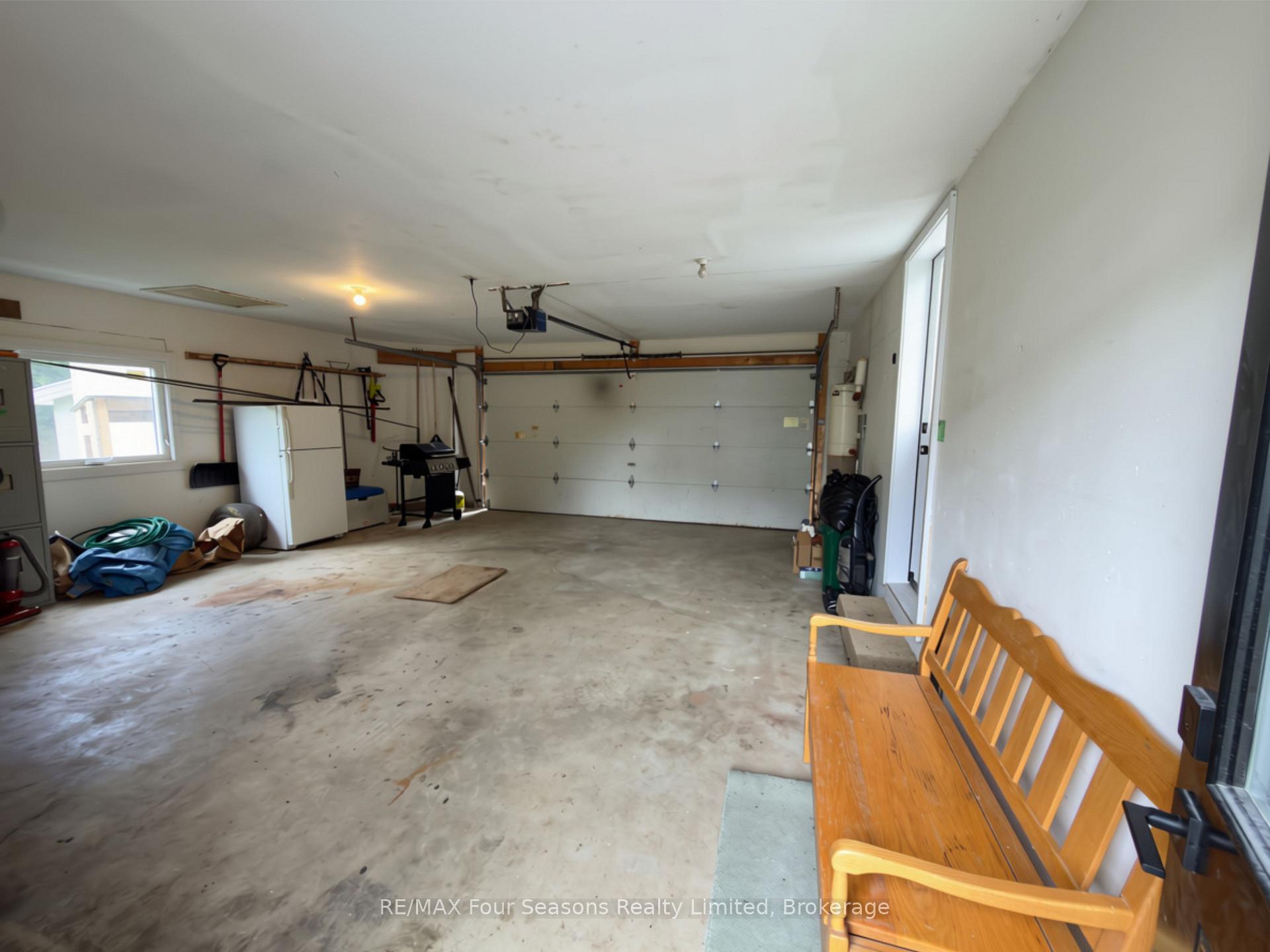 Photo 7 of 172 Carmichael Crescent, Blue Mountains — HOMEH