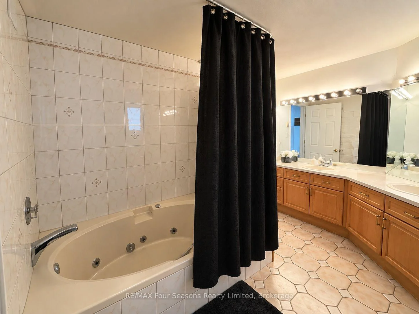 Photo 31 of 172 Carmichael Crescent, Blue Mountains — HOMEH