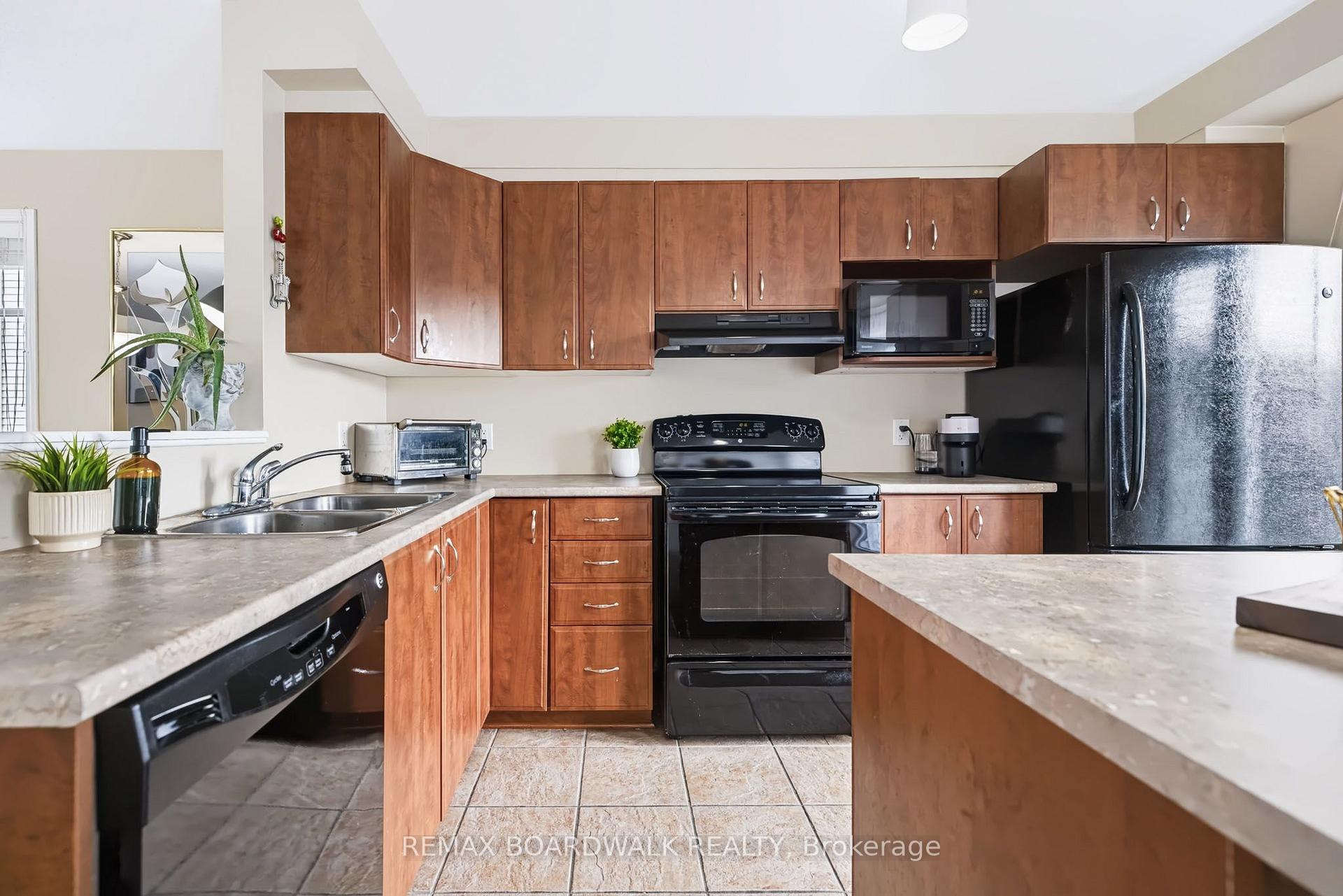 Photo 14 of 312 Galston Private, Ottawa, Mer Bleue/Bradley Estates/Anderson Park — HOMEH