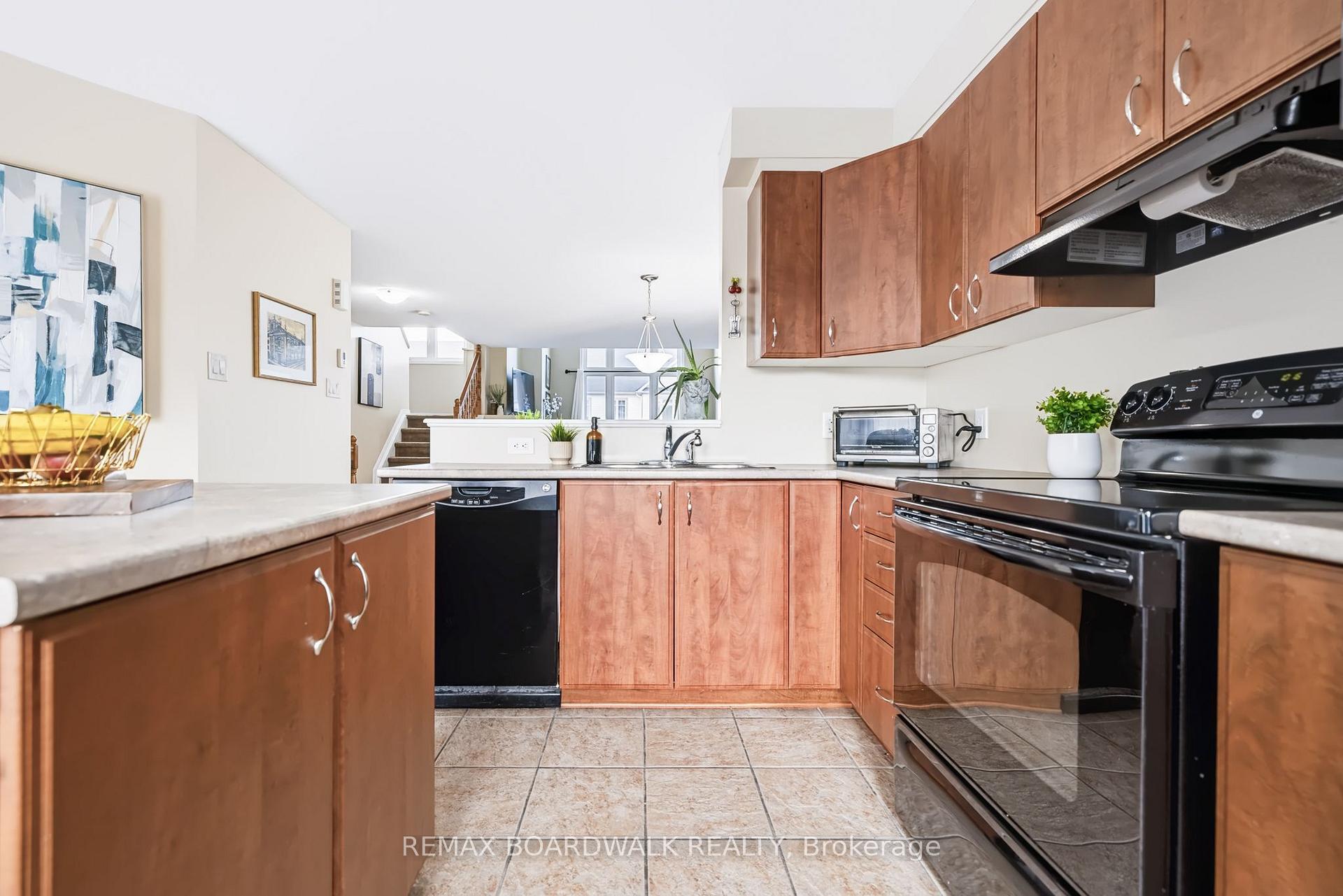 Photo 16 of 312 Galston Private, Ottawa, Mer Bleue/Bradley Estates/Anderson Park — HOMEH