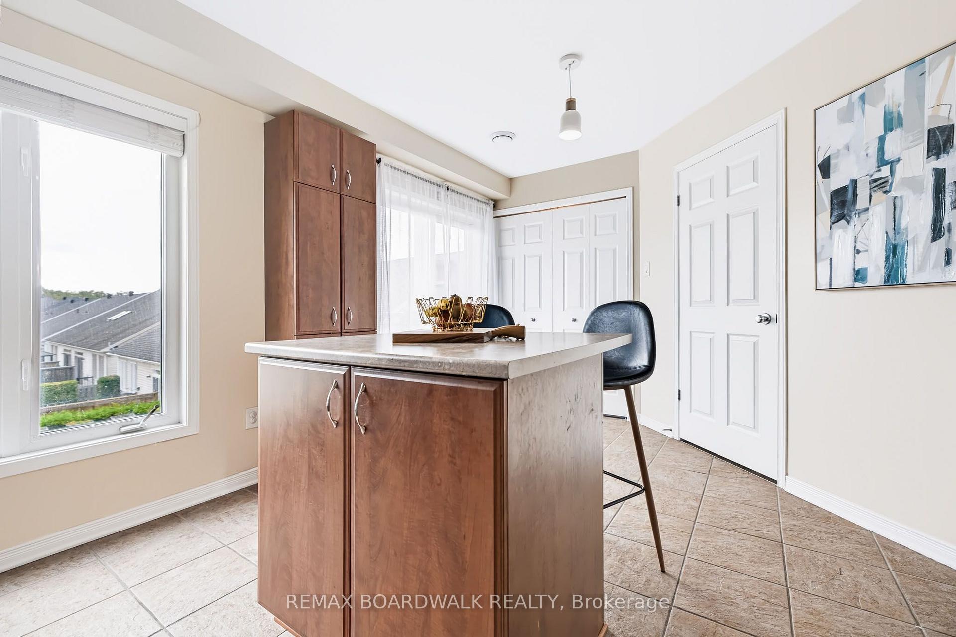 Photo 17 of 312 Galston Private, Ottawa, Mer Bleue/Bradley Estates/Anderson Park — HOMEH