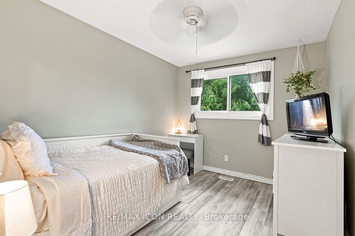 Photo 19 of 25 Upcott Crescent, London, South Y — HOMEH