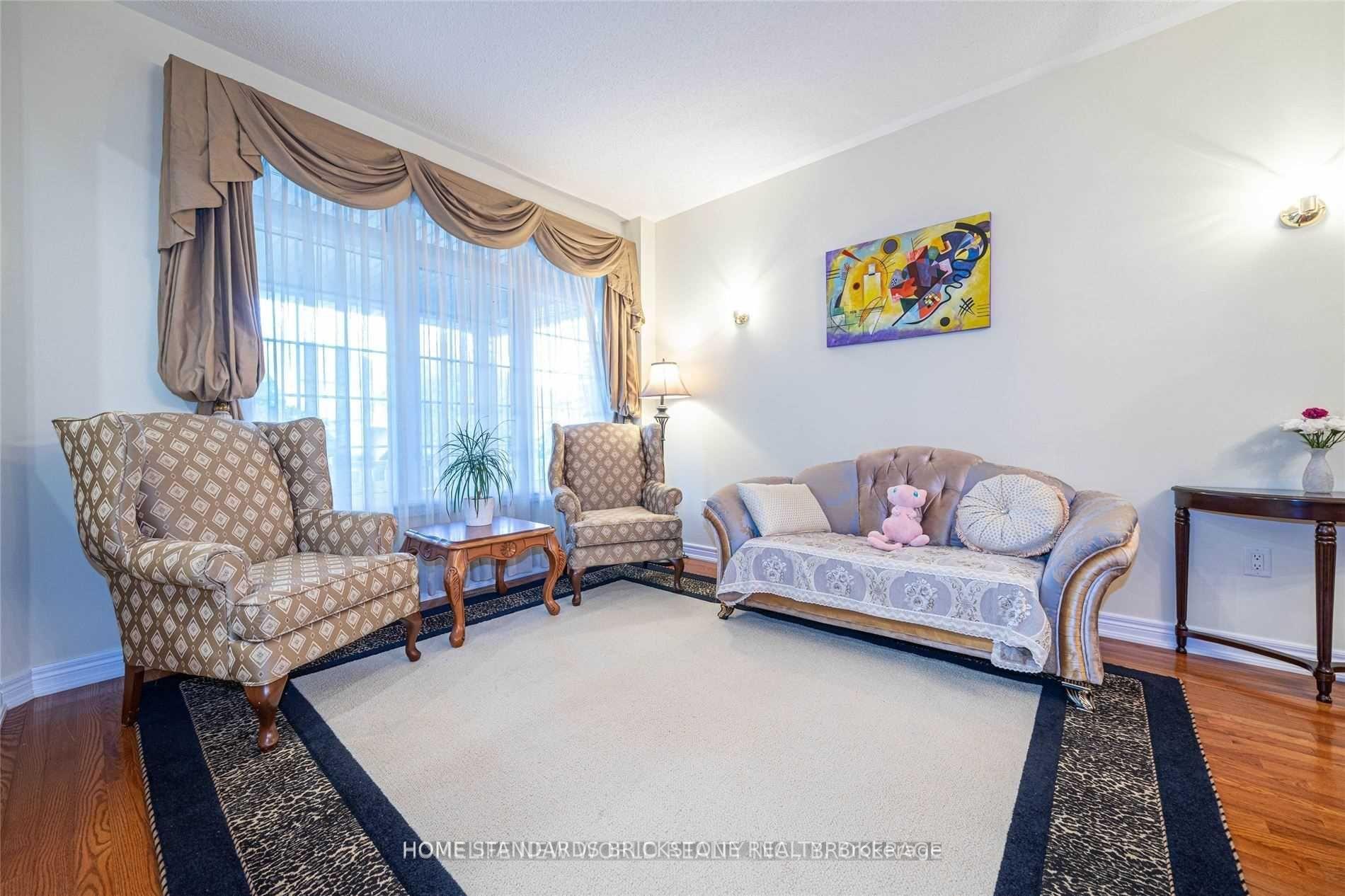 Photo 4 of 77 Summeridge Drive, Vaughan, Patterson — HOMEH