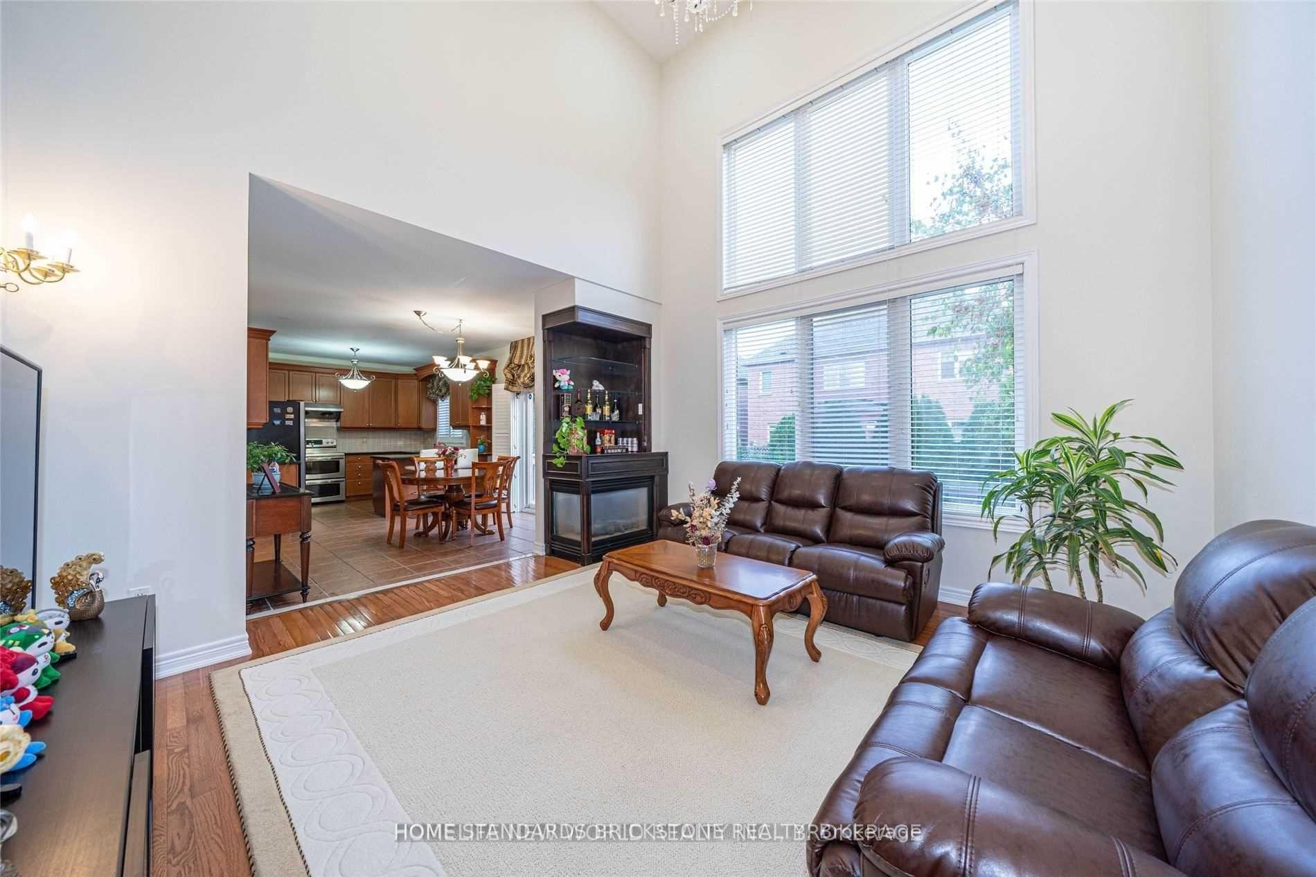 Photo 7 of 77 Summeridge Drive, Vaughan, Patterson — HOMEH