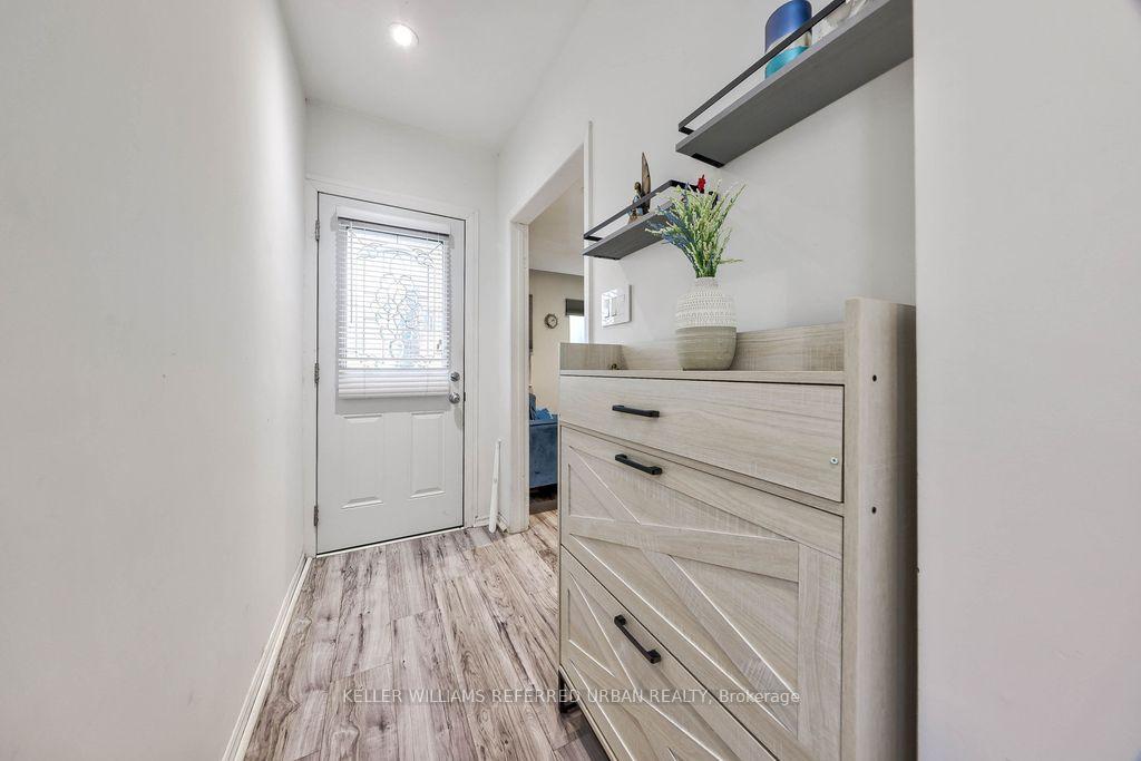 Photo 2 of 13 Teston Boulevard, Toronto, Rockcliffe-Smythe — HOMEH