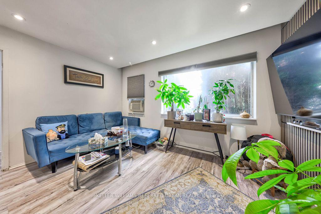 Photo 6 of 13 Teston Boulevard, Toronto, Rockcliffe-Smythe — HOMEH