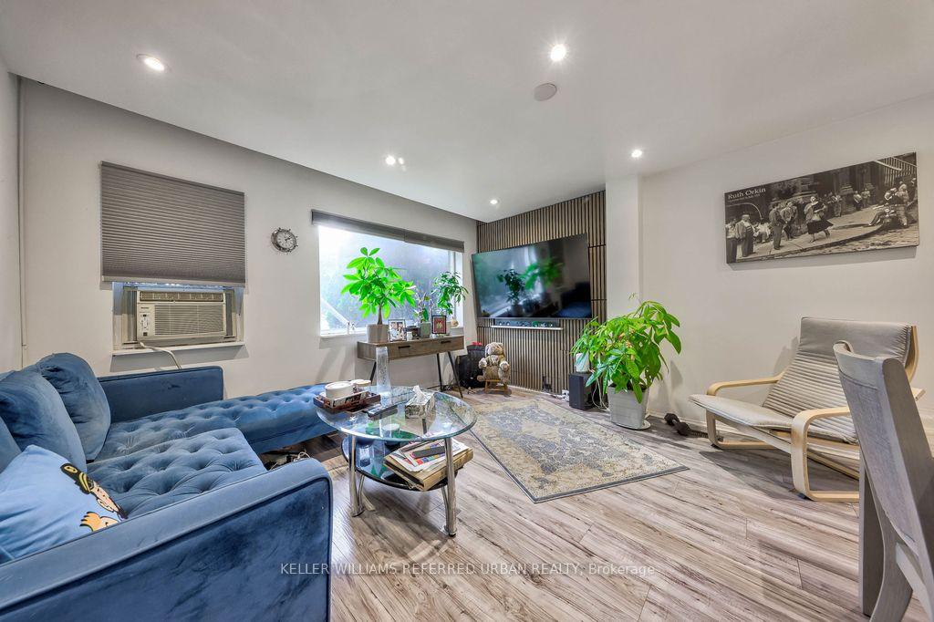 Photo 8 of 13 Teston Boulevard, Toronto, Rockcliffe-Smythe — HOMEH