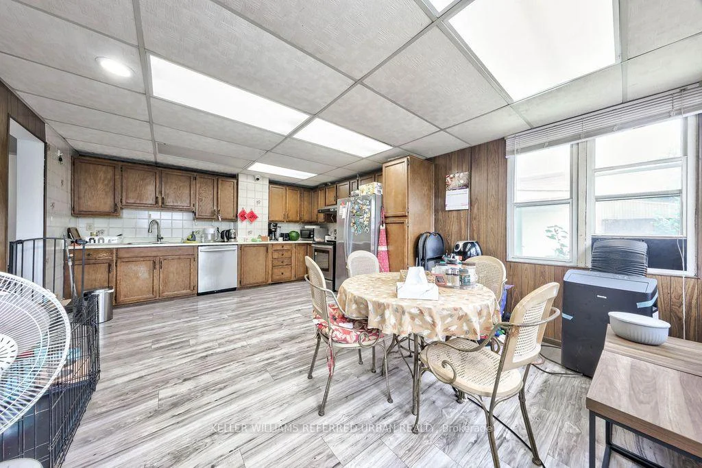 Photo 7 of 13 Teston Boulevard, Toronto, Rockcliffe-Smythe — HOMEH