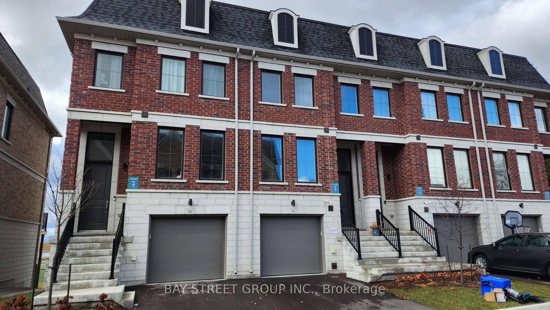 Photo 1 of 70 Seacoasts Circle, Vaughan, Maple — HOMEH