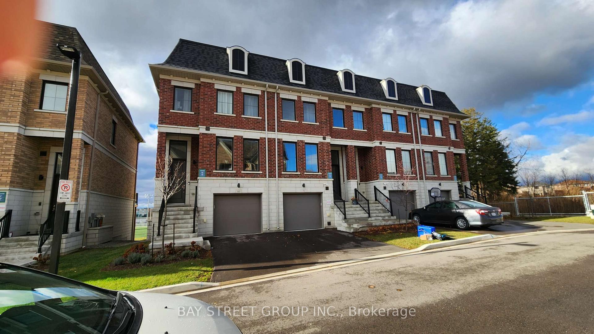 Photo 2 of 70 Seacoasts Circle, Vaughan, Maple — HOMEH