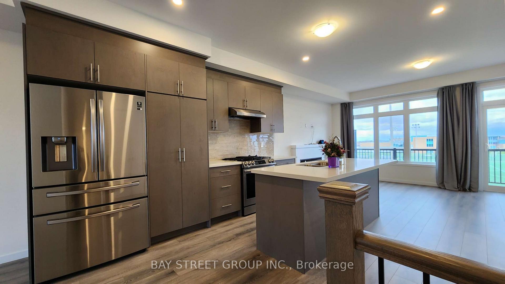 Photo 5 of 70 Seacoasts Circle, Vaughan, Maple — HOMEH