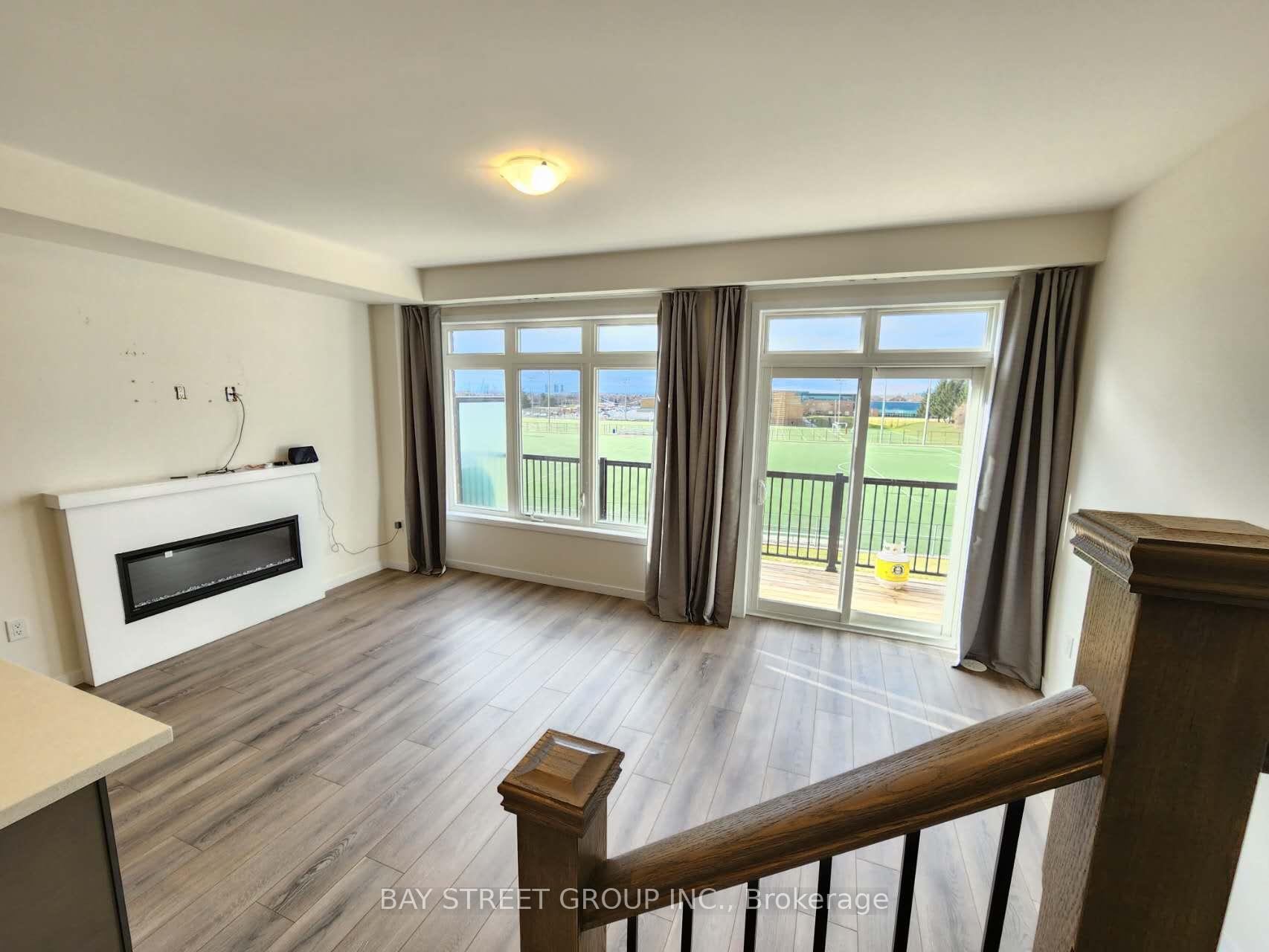 Photo 6 of 70 Seacoasts Circle, Vaughan, Maple — HOMEH