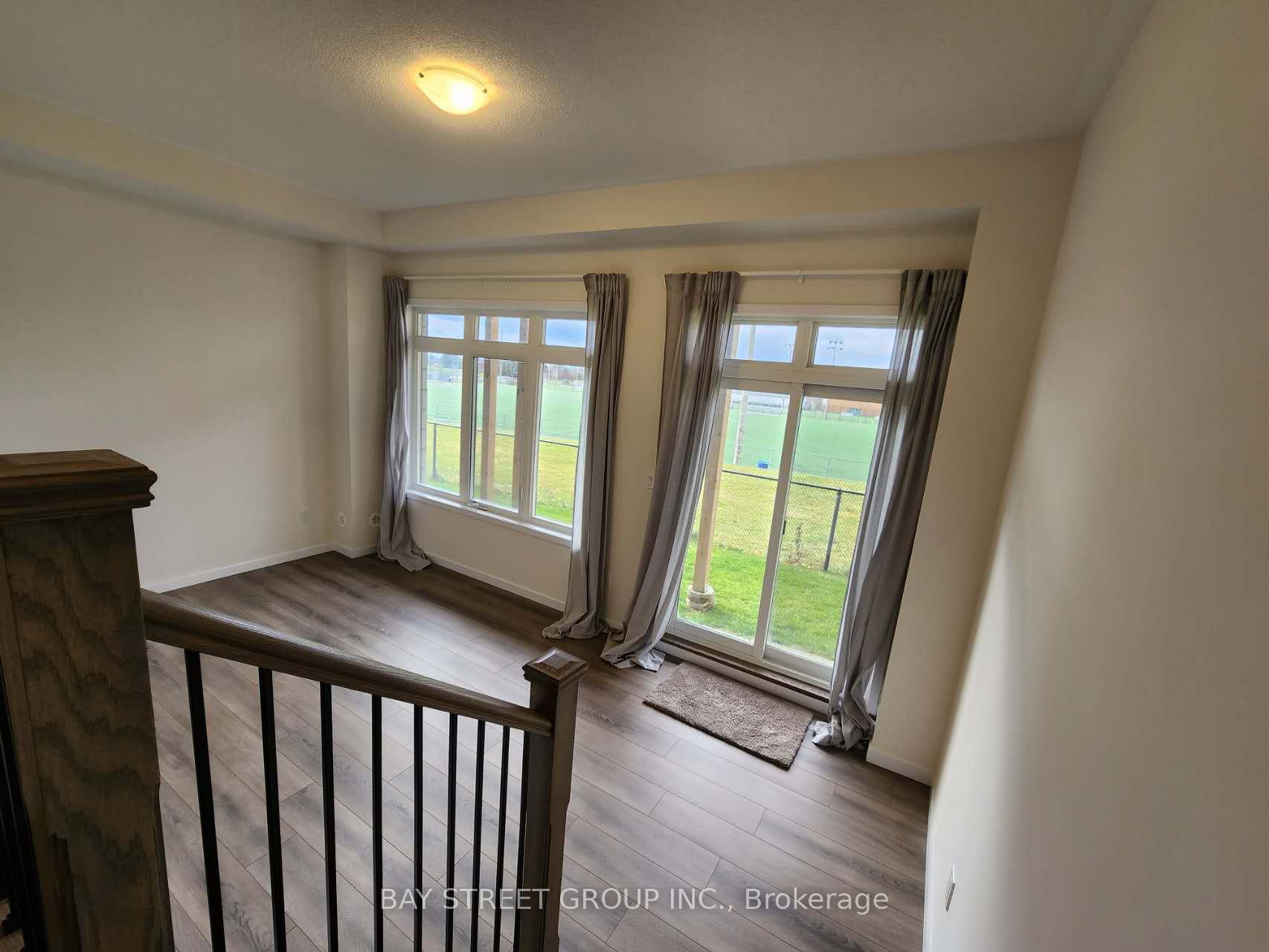 Photo 8 of 70 Seacoasts Circle, Vaughan, Maple — HOMEH