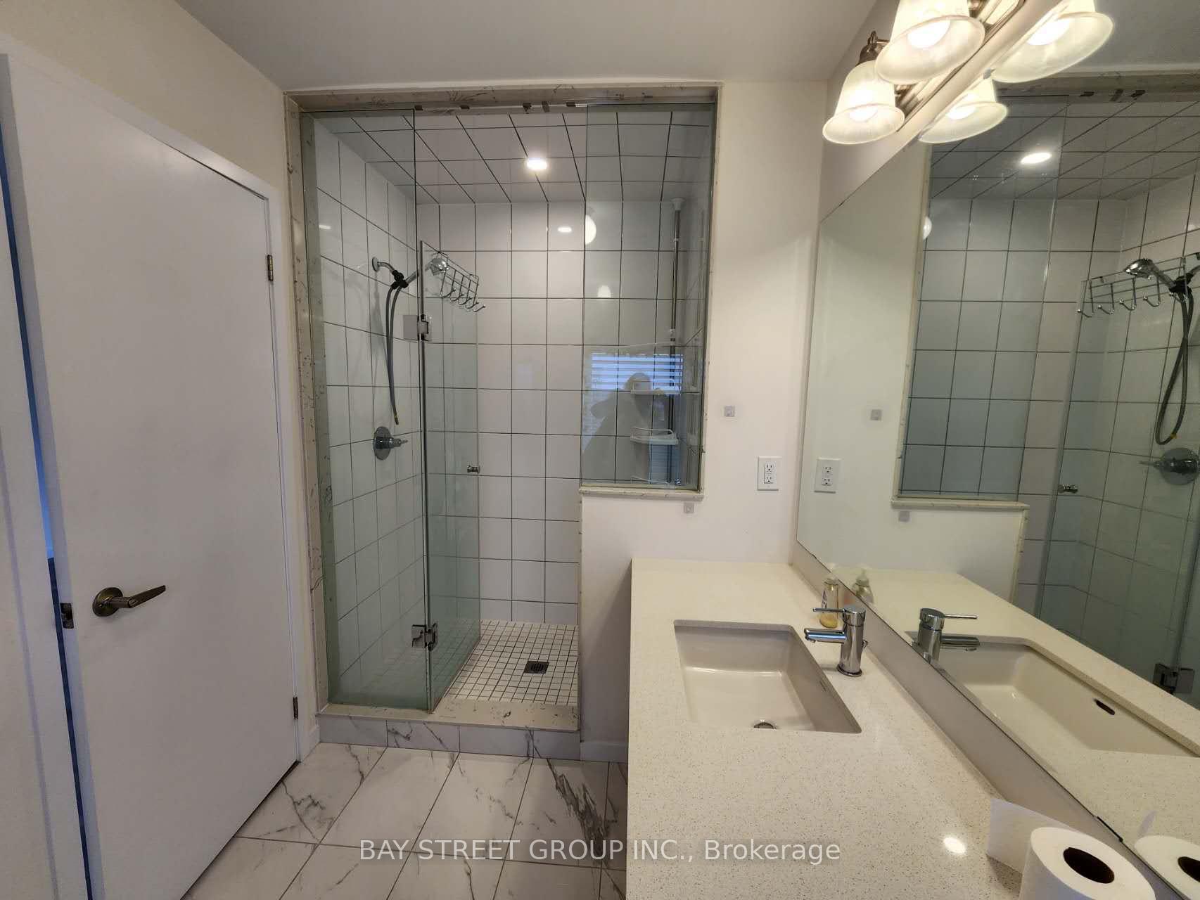 Photo 10 of 70 Seacoasts Circle, Vaughan, Maple — HOMEH