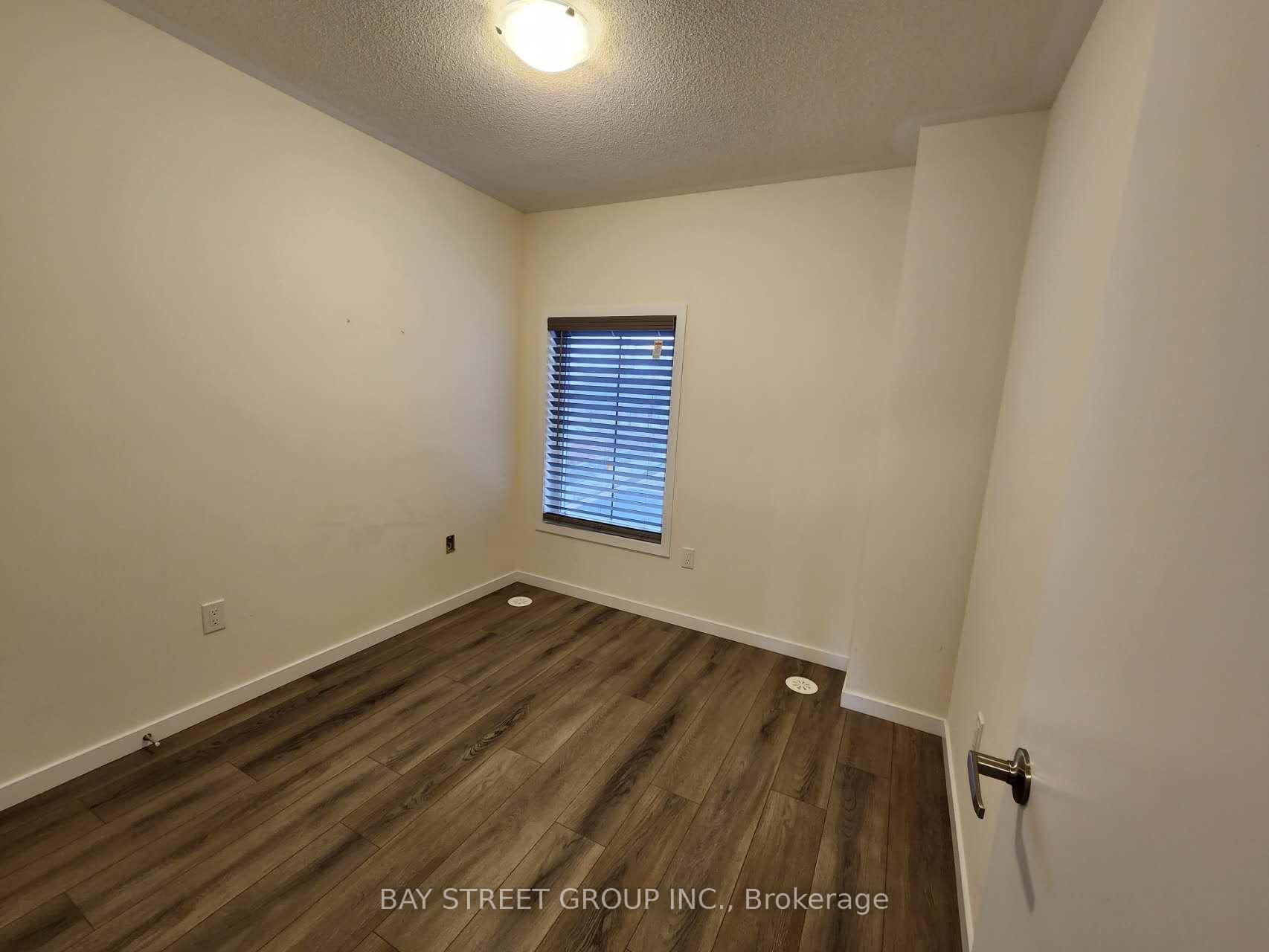 Photo 12 of 70 Seacoasts Circle, Vaughan, Maple — HOMEH