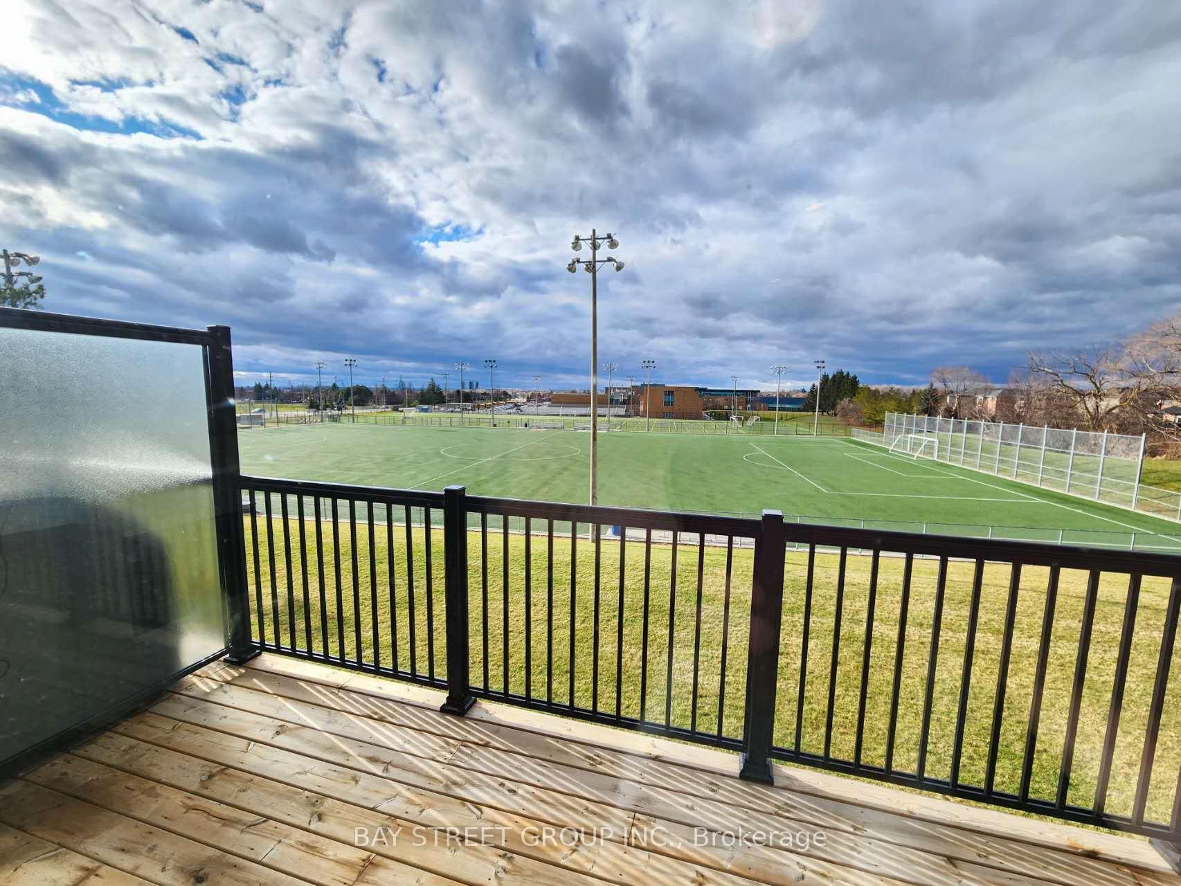 Photo 17 of 70 Seacoasts Circle, Vaughan, Maple — HOMEH