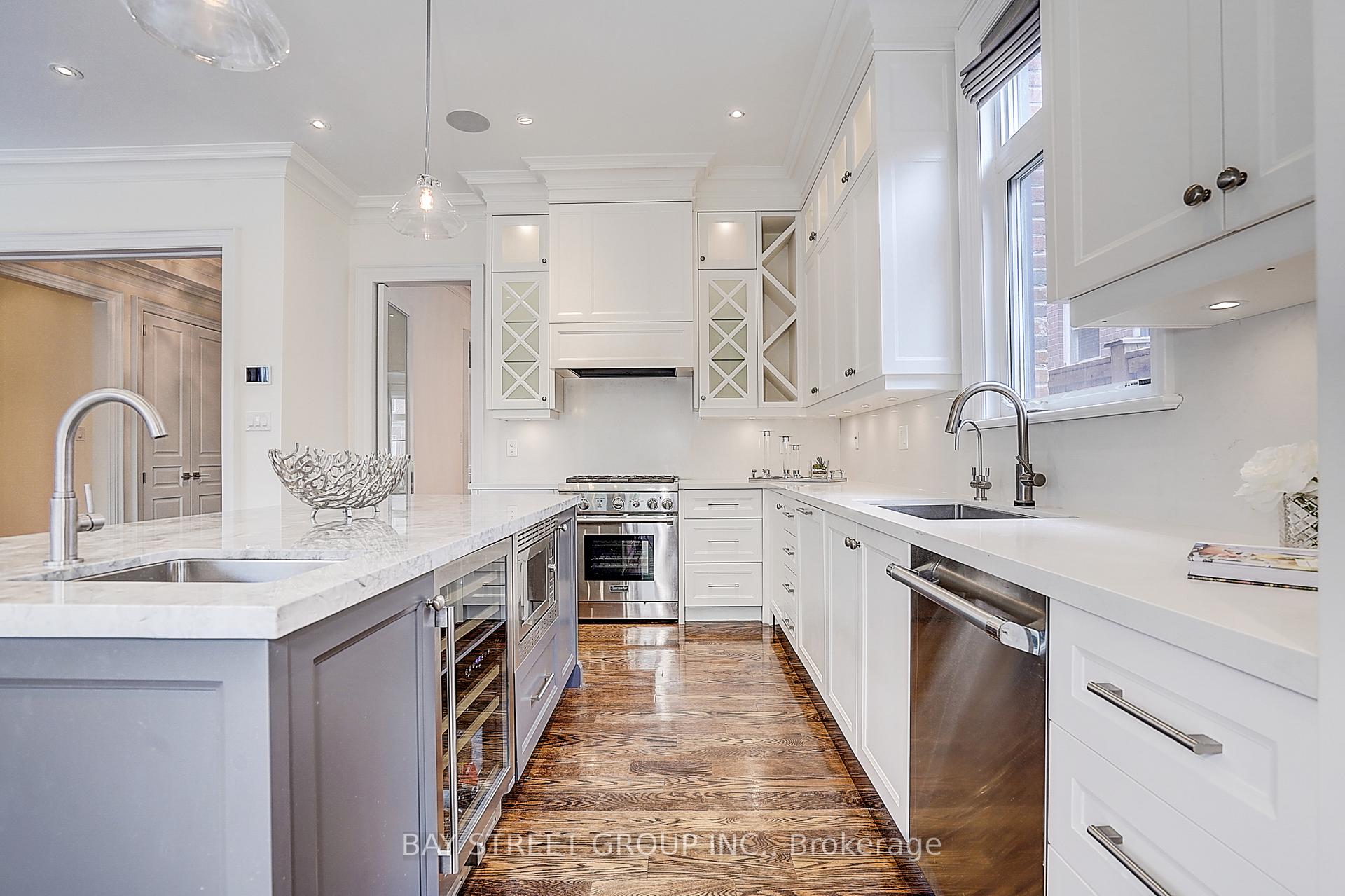 Photo 4 of 28 Carnwath Crescent, North York, St. Andrew-Windfields — HOMEH