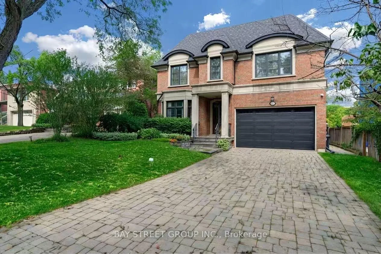 Photo 3 of 28 Carnwath Crescent, North York, St. Andrew-Windfields — HOMEH