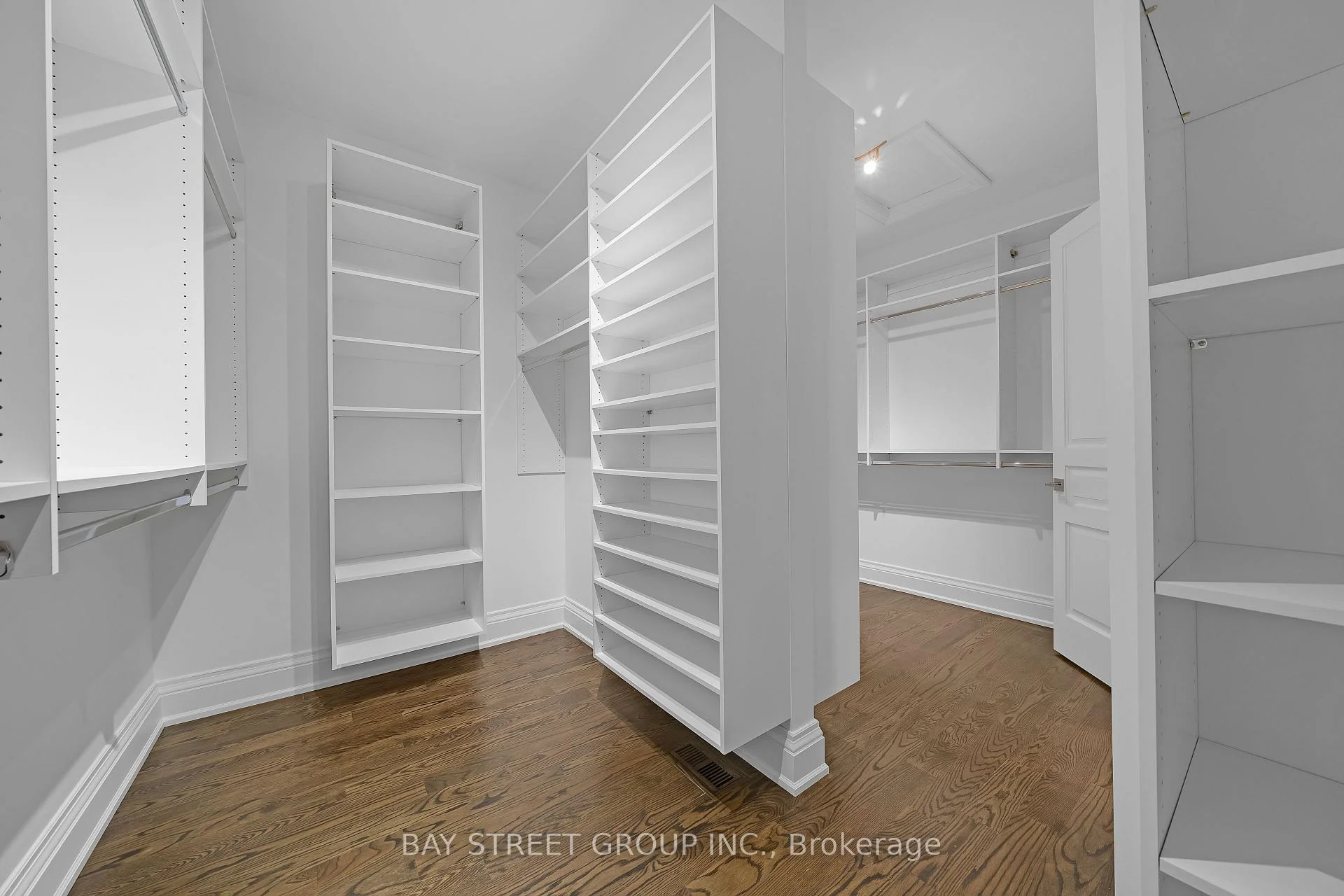 Photo 52 of 28 Carnwath Crescent, North York, St. Andrew-Windfields — HOMEH
