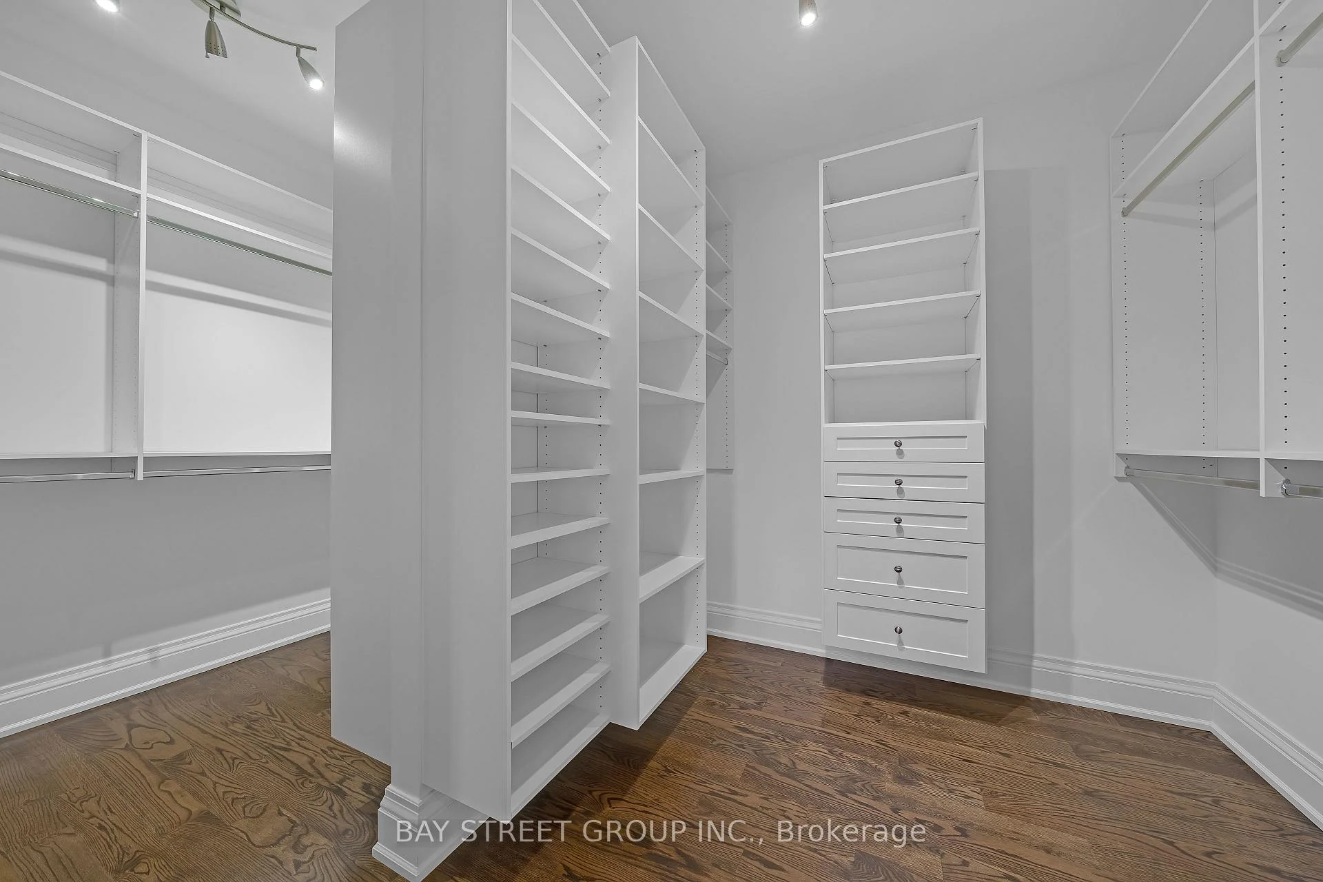 Photo 54 of 28 Carnwath Crescent, North York, St. Andrew-Windfields — HOMEH