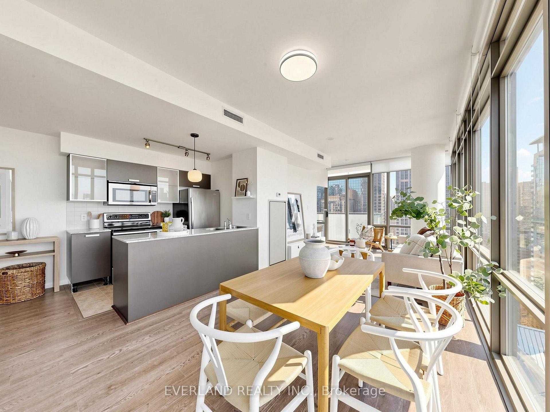 Photo 6 of Unit 2303, 38 Grenville Street, Toronto, Bay Street Corridor — HOMEH