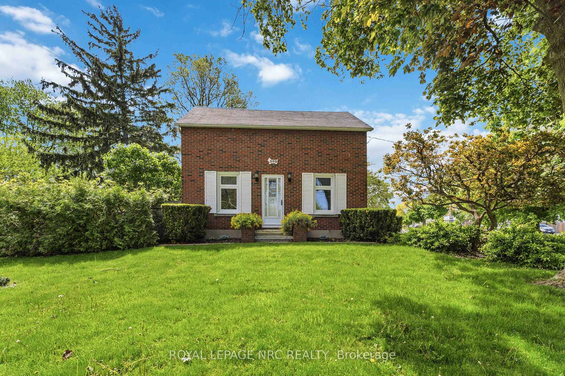Photo of 304 Scott Street S