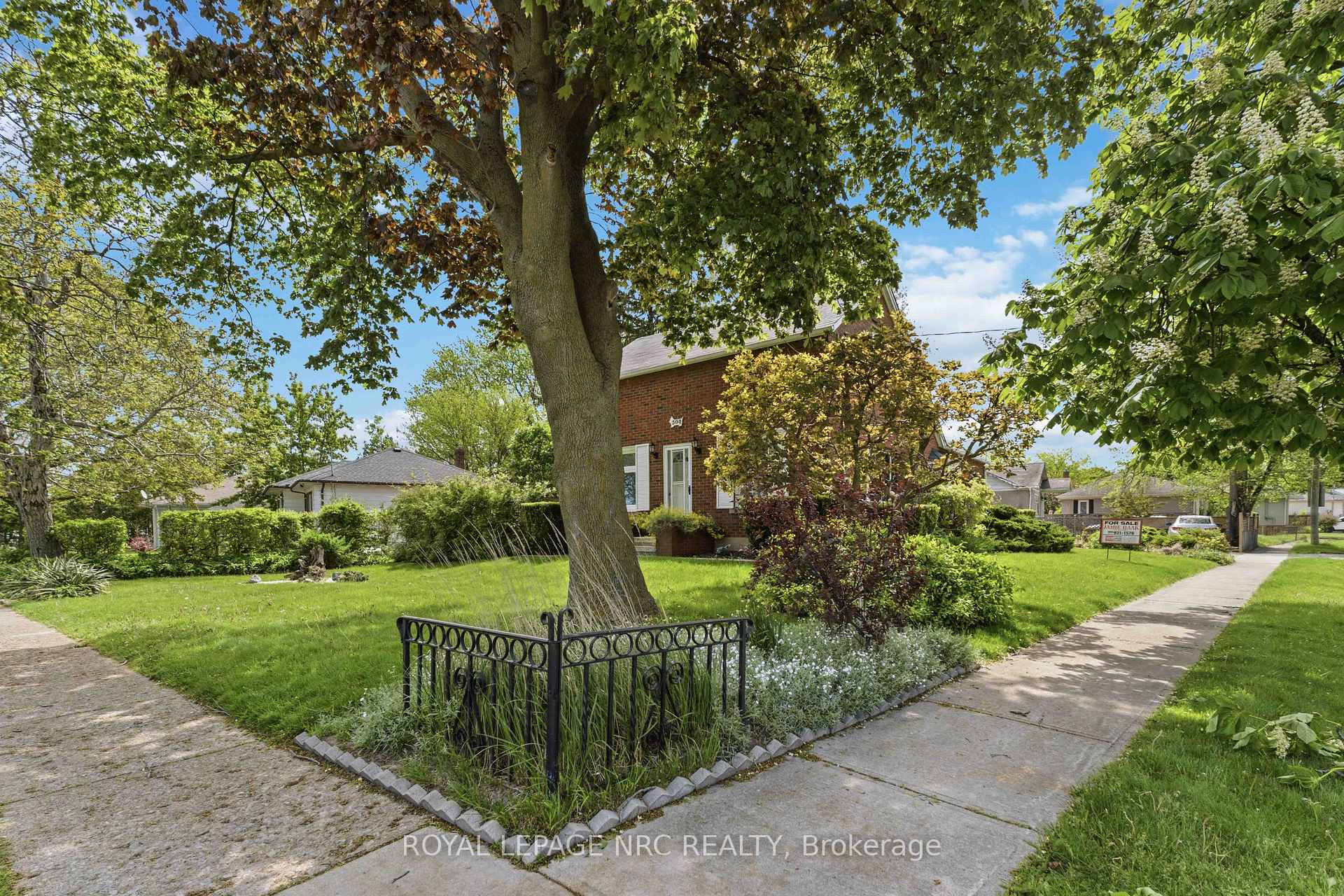 Photo 2 of 304 Scott Street S, St. Catharines, Fairview — HOMEH