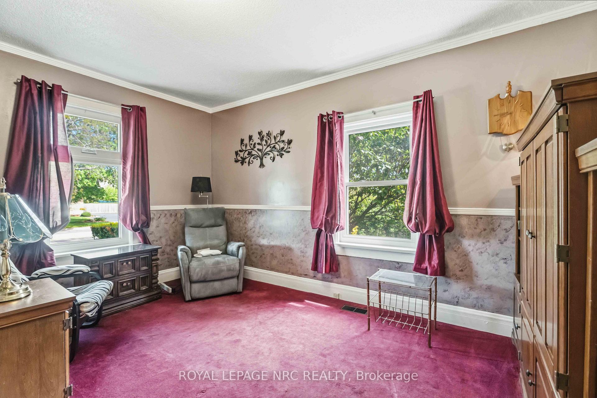 Photo 4 of 304 Scott Street S, St. Catharines, Fairview — HOMEH