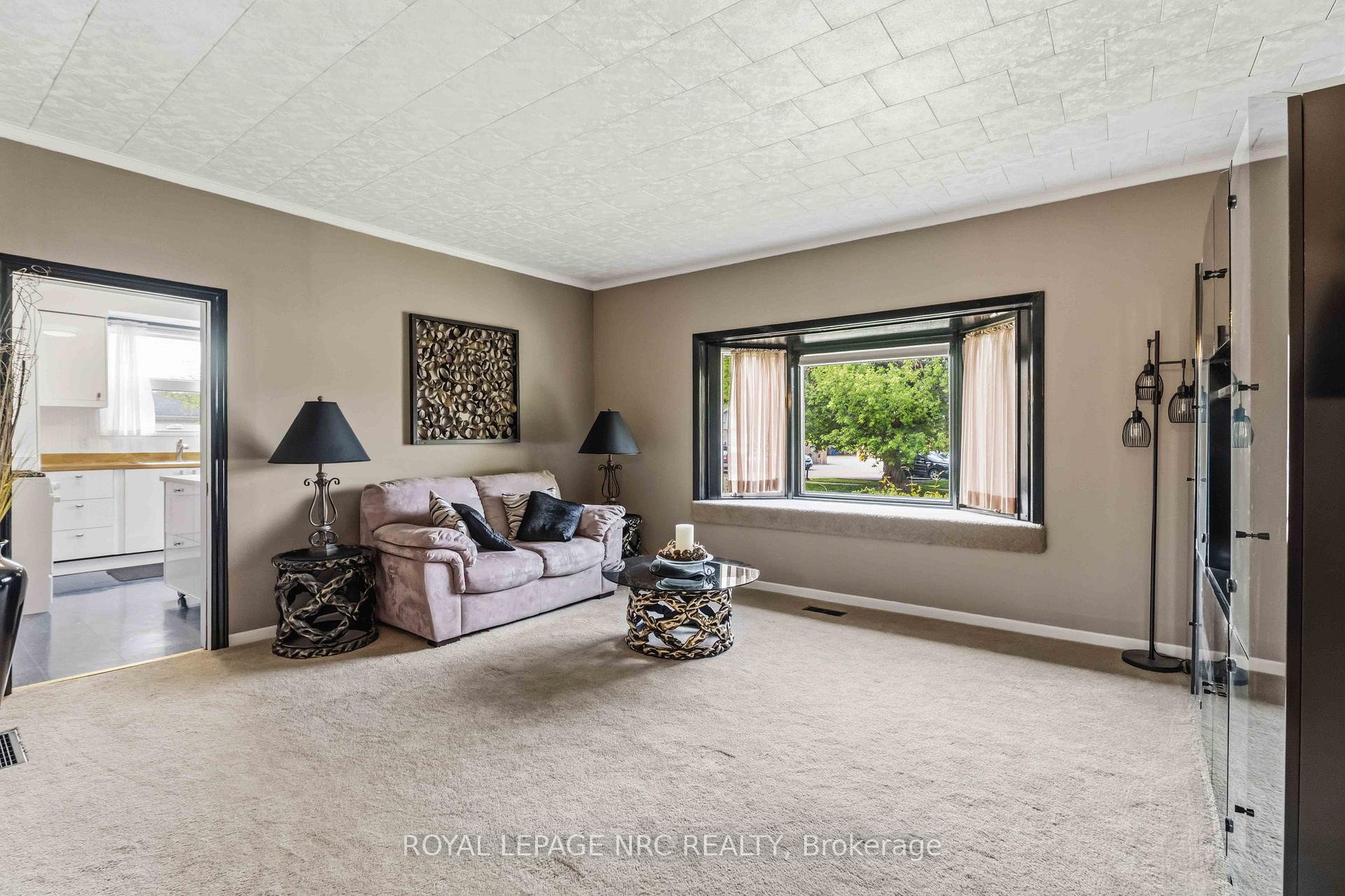 Photo 5 of 304 Scott Street S, St. Catharines, Fairview — HOMEH