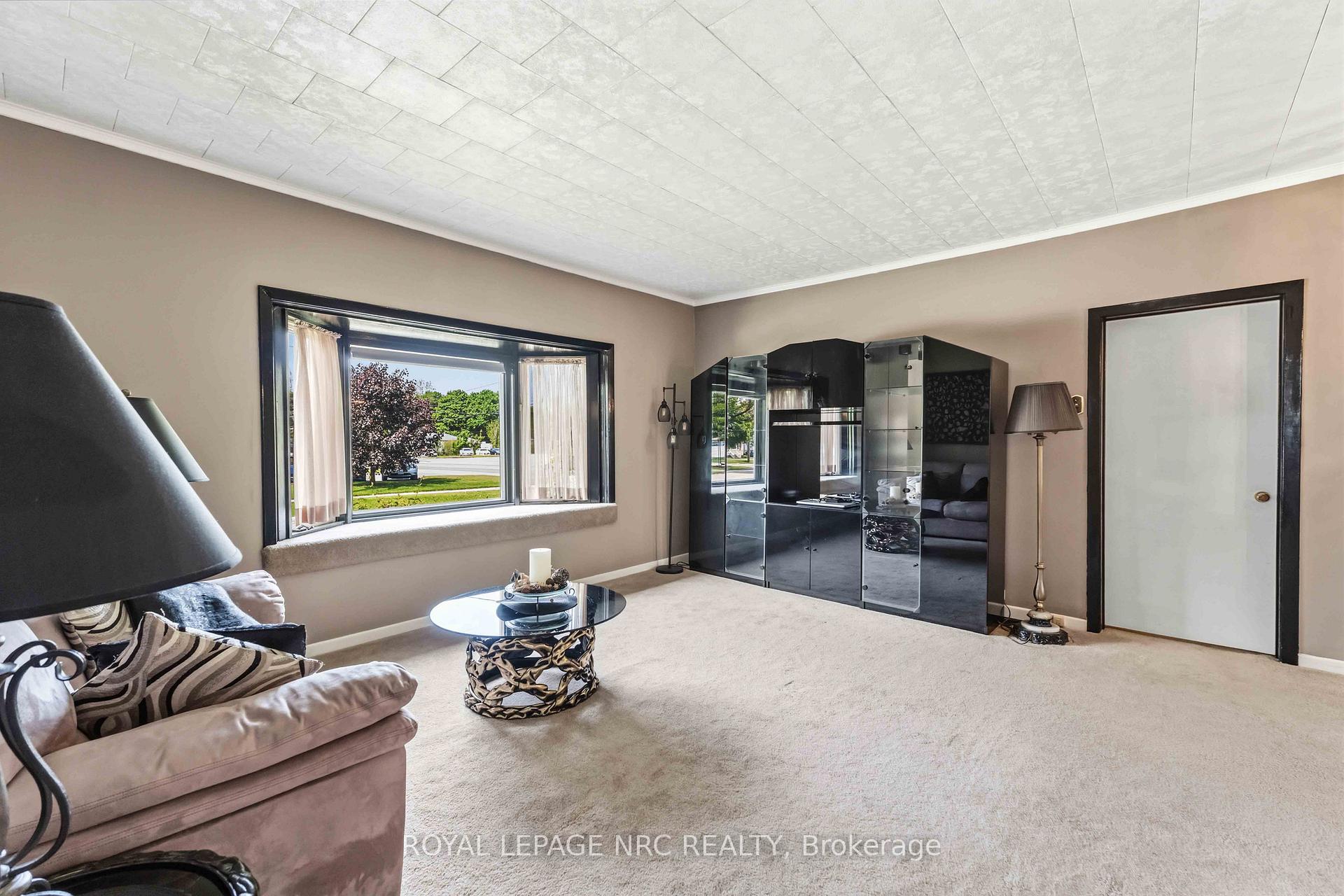 Photo 6 of 304 Scott Street S, St. Catharines, Fairview — HOMEH