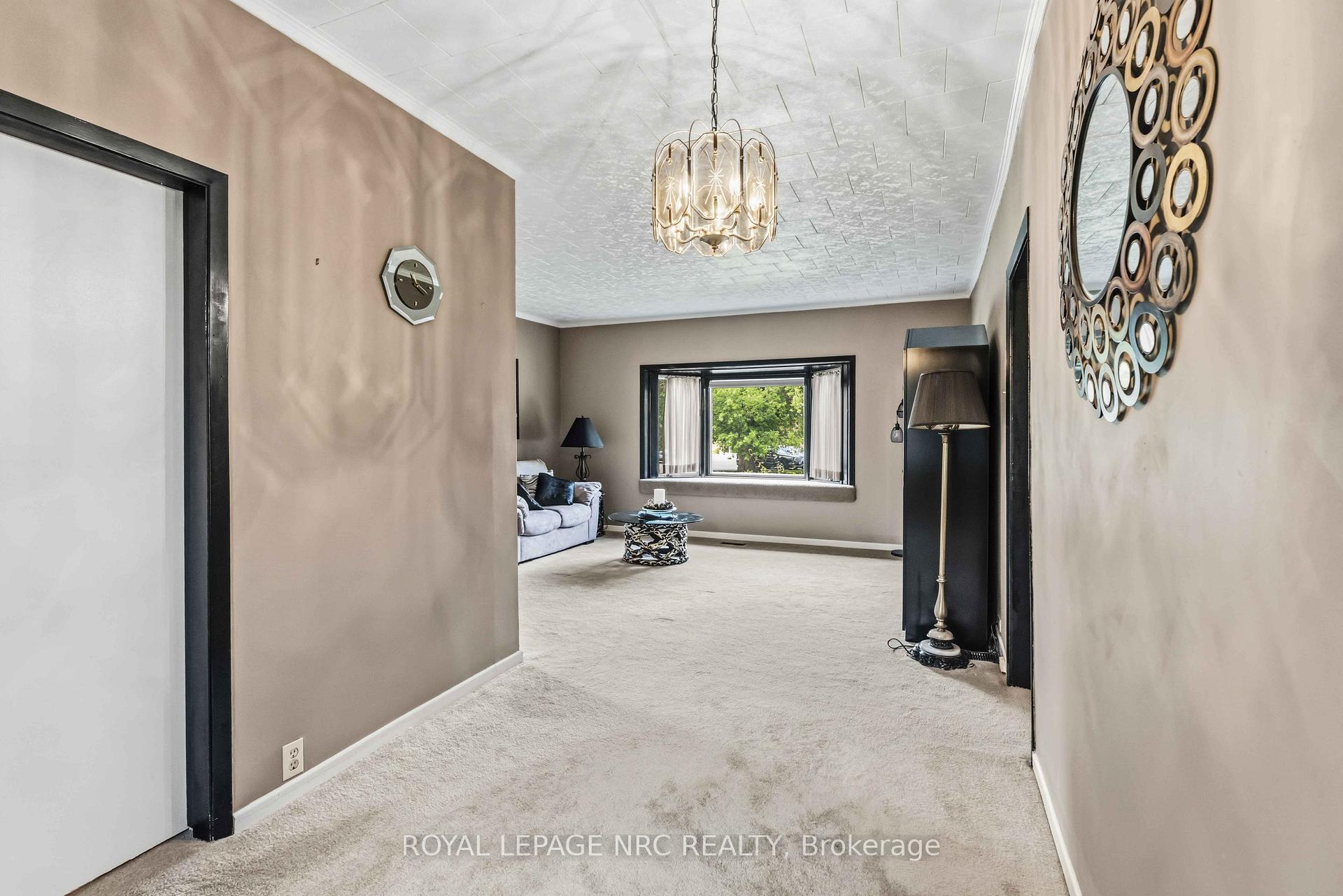 Photo 10 of 304 Scott Street S, St. Catharines, Fairview — HOMEH
