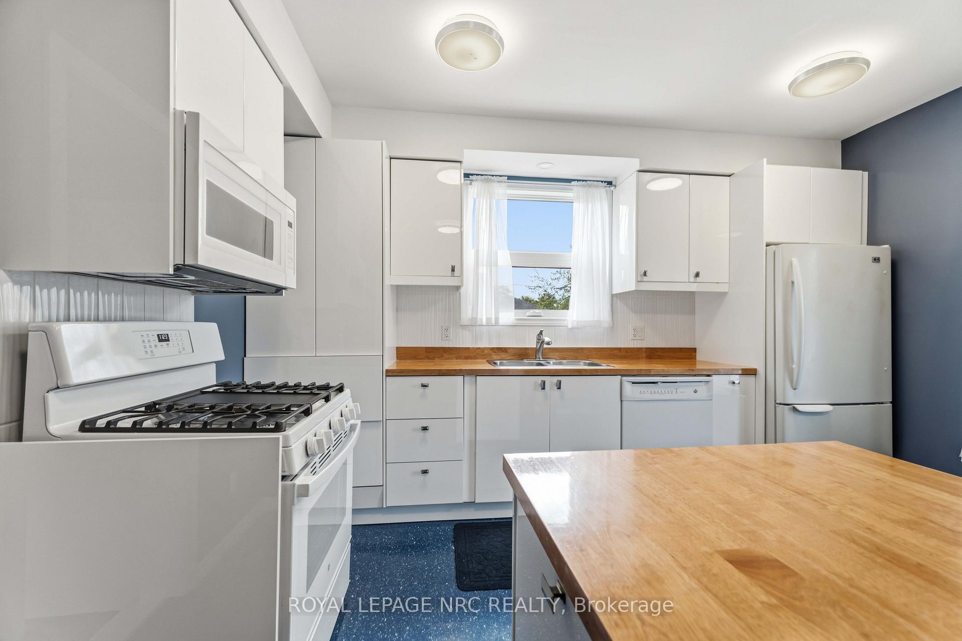 Photo 11 of 304 Scott Street S, St. Catharines, Fairview — HOMEH