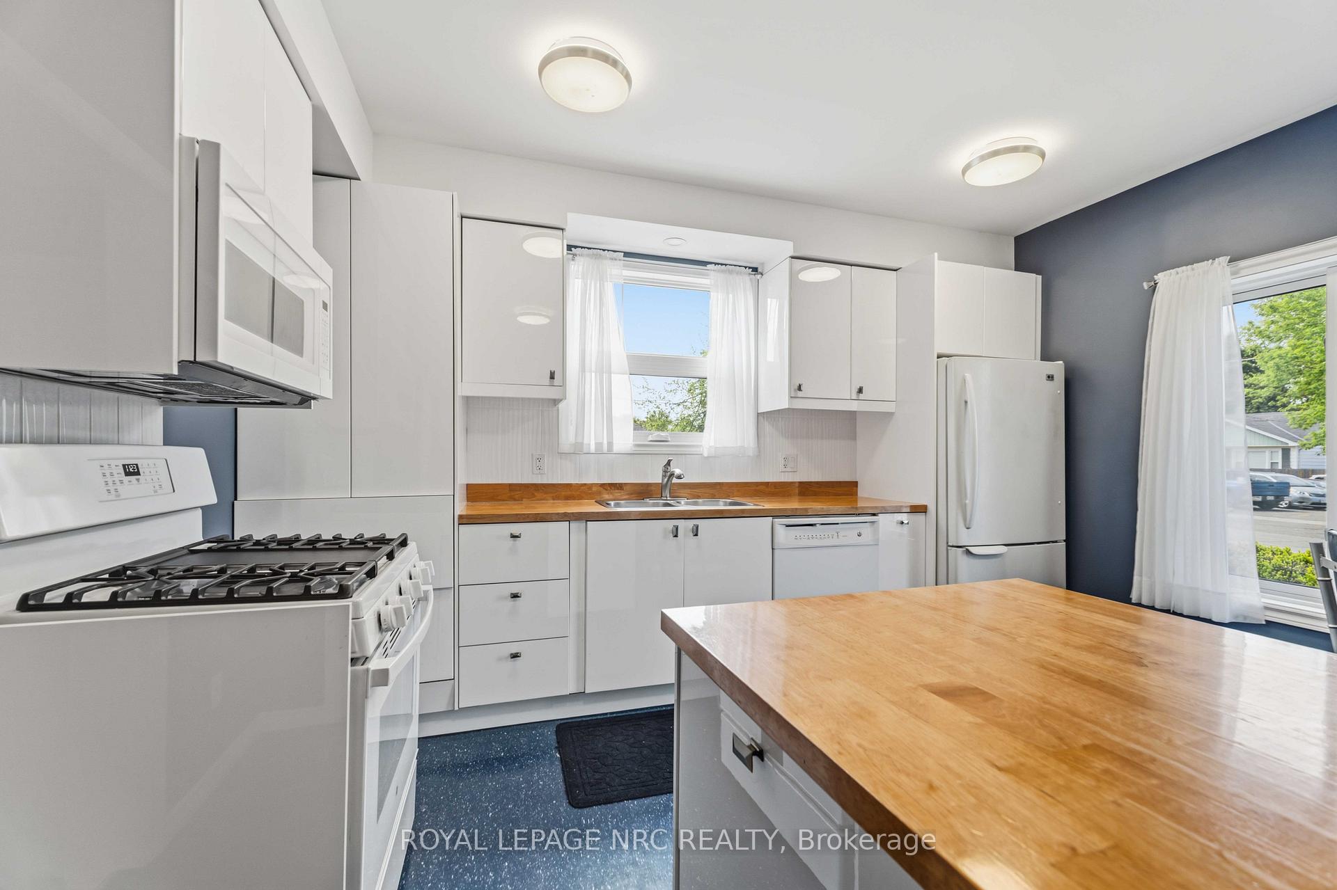Photo 12 of 304 Scott Street S, St. Catharines, Fairview — HOMEH